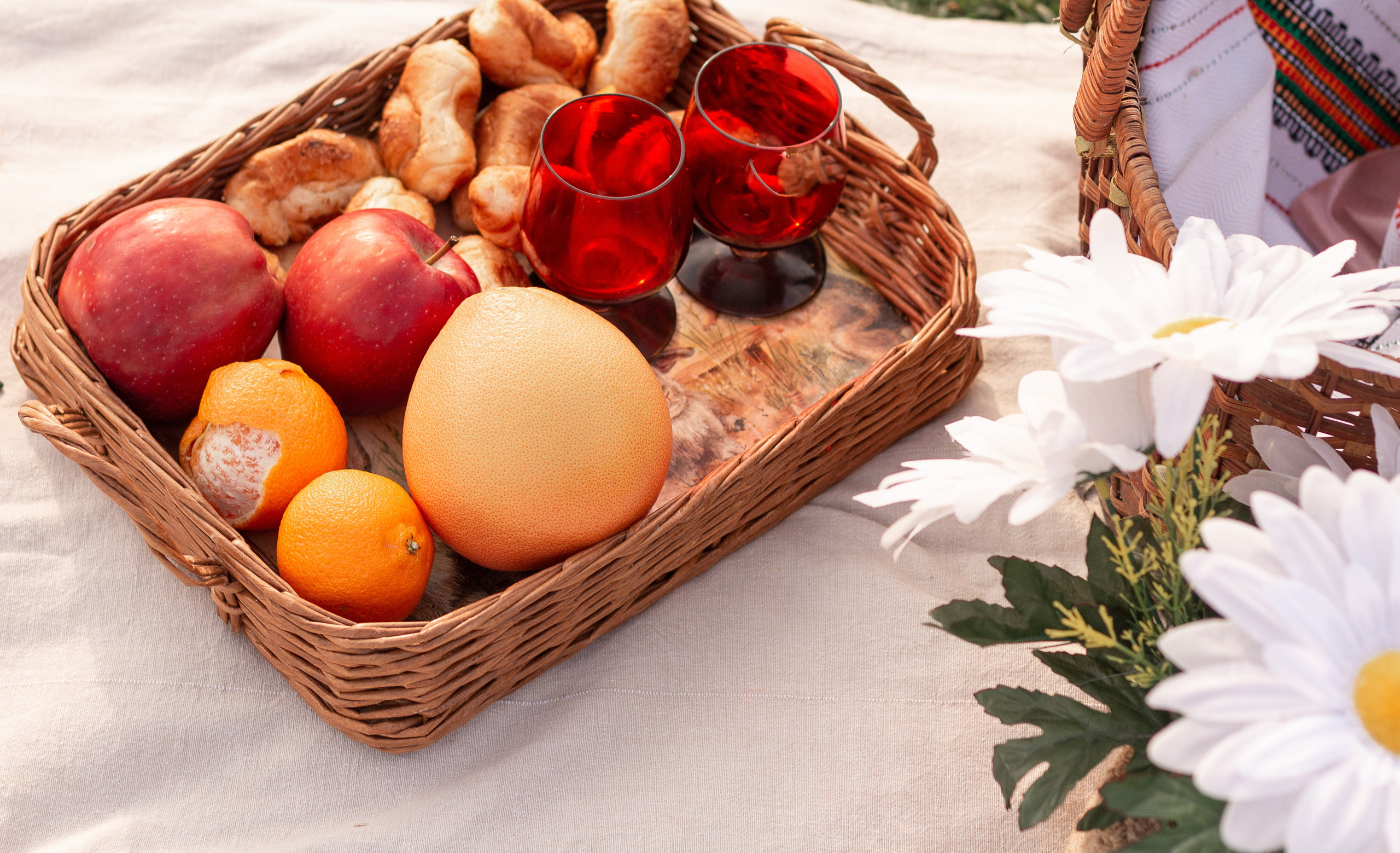 Мама с дочкой встречают закат в горах. Семейный фотограф в Сочи, Лоо, Дагомысе, Вардане Кучумова Олеся