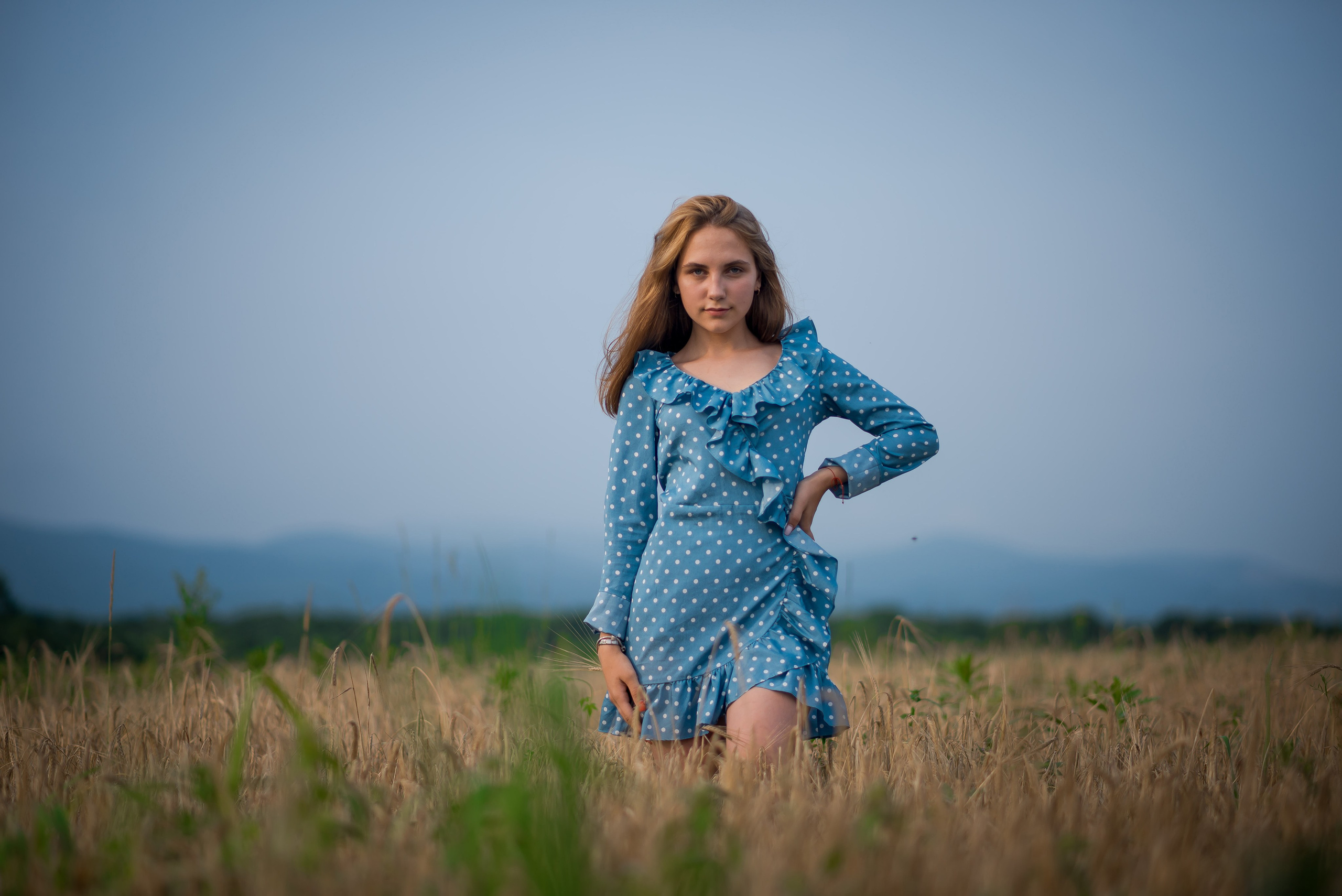 Подружки на поле. Семейный и детский фотограф в г. Артеме и г. Владивостоке Ирина Лазаренко
