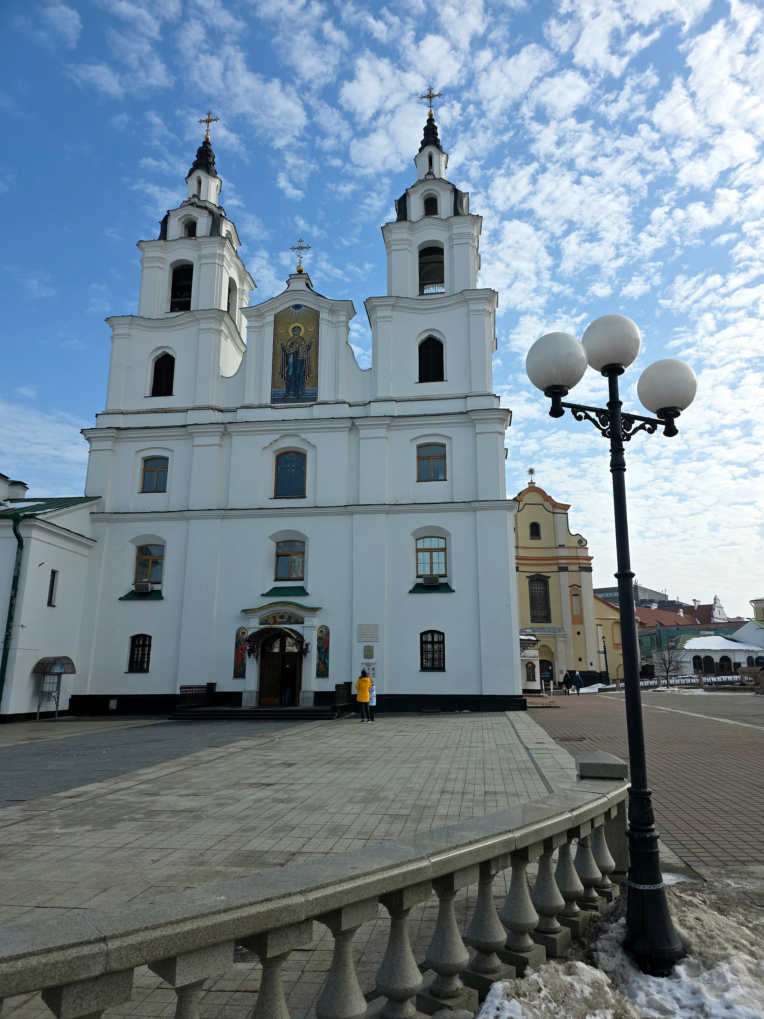 В субботу, прямо перед нашим отъездом, в город пришло опаздывающее потепление, которого мы ожидали с первого дня отпуска.
