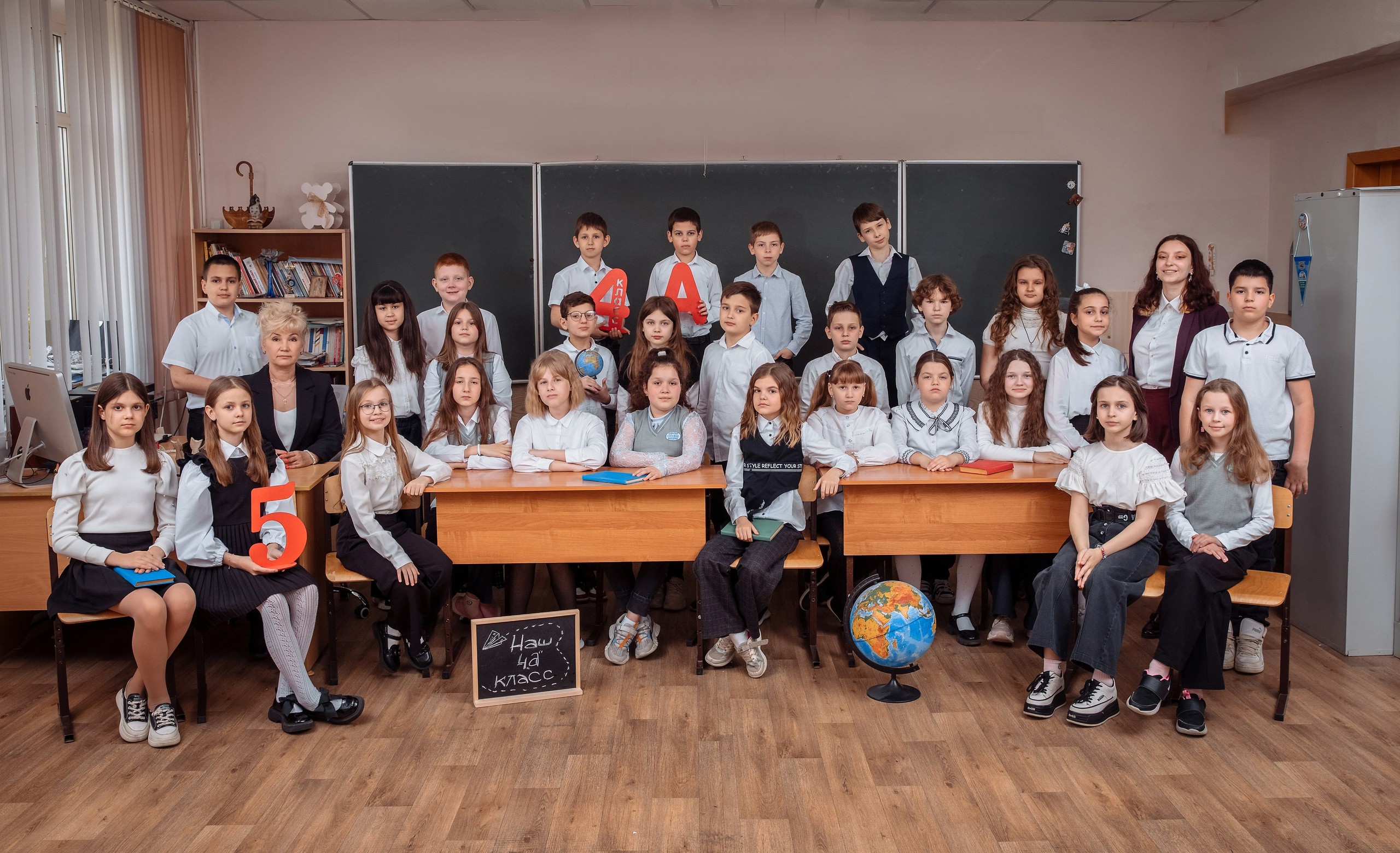 Начальные классы. Выпускные школьные фото­альбомы для школ и детских садов в Волгограде и Волжском