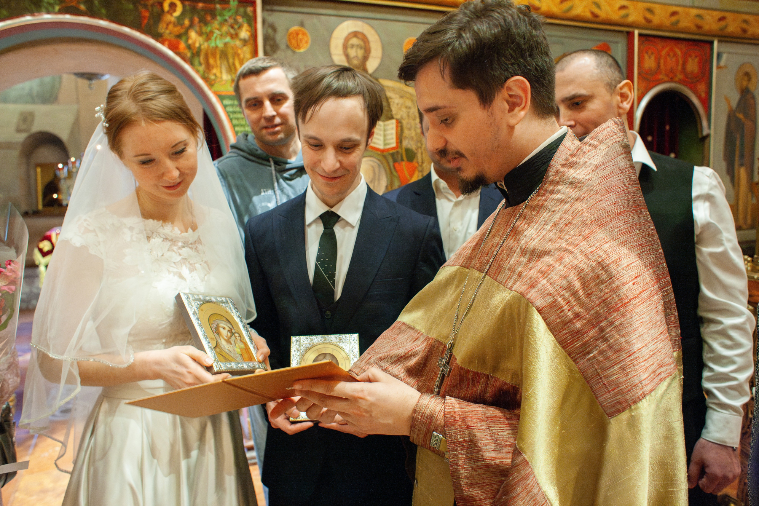 Венчание в храме Антипы Пергамского, стиль «ORWO UT21». Фотограф на крещение/венчание