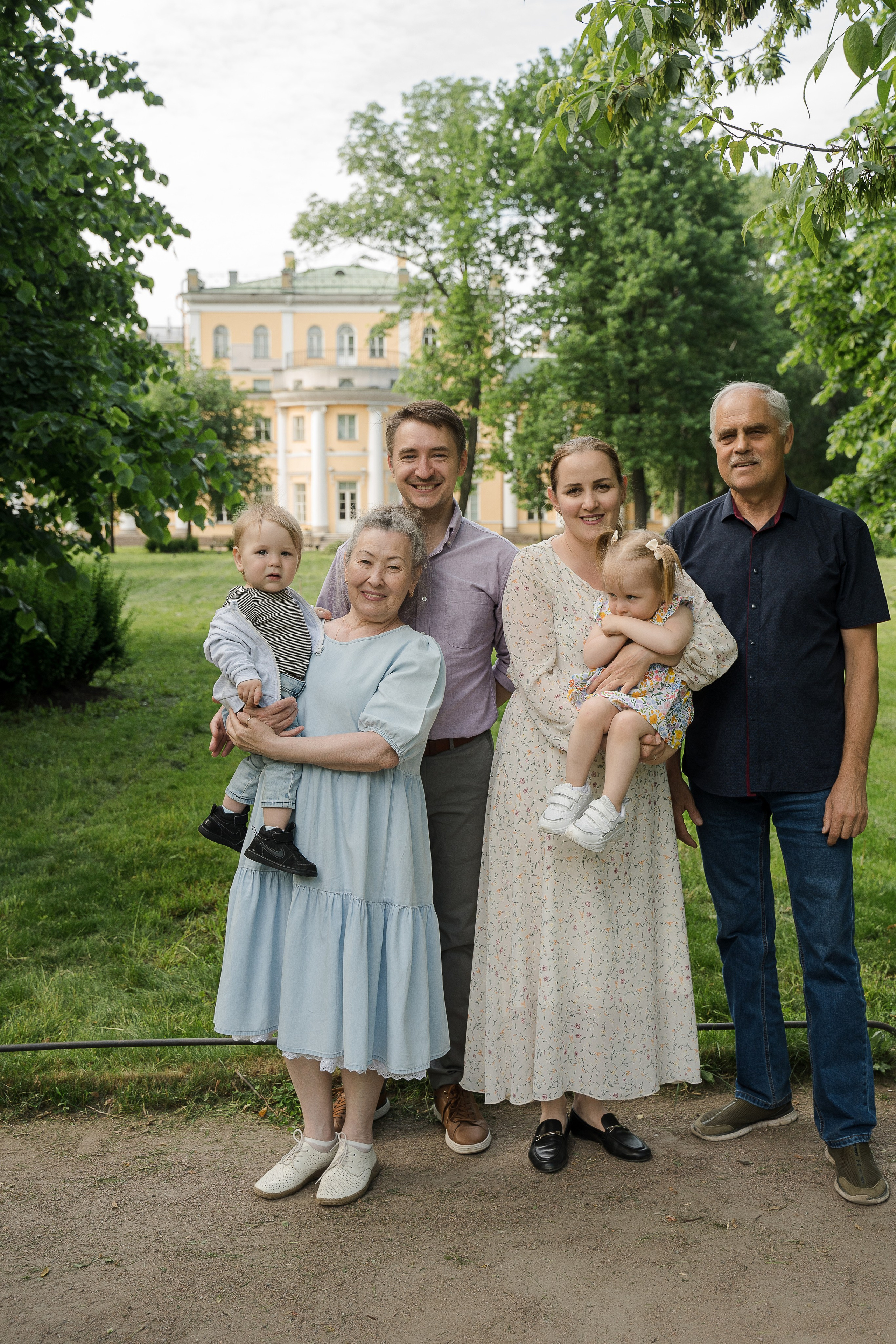 Семейная фотосессия в Санкт-Петербурге в Польском саду усадьбы Державина. Свадебный и семейный фотограф в Пушкине и Санкт-Петербурге Мария Филиппова