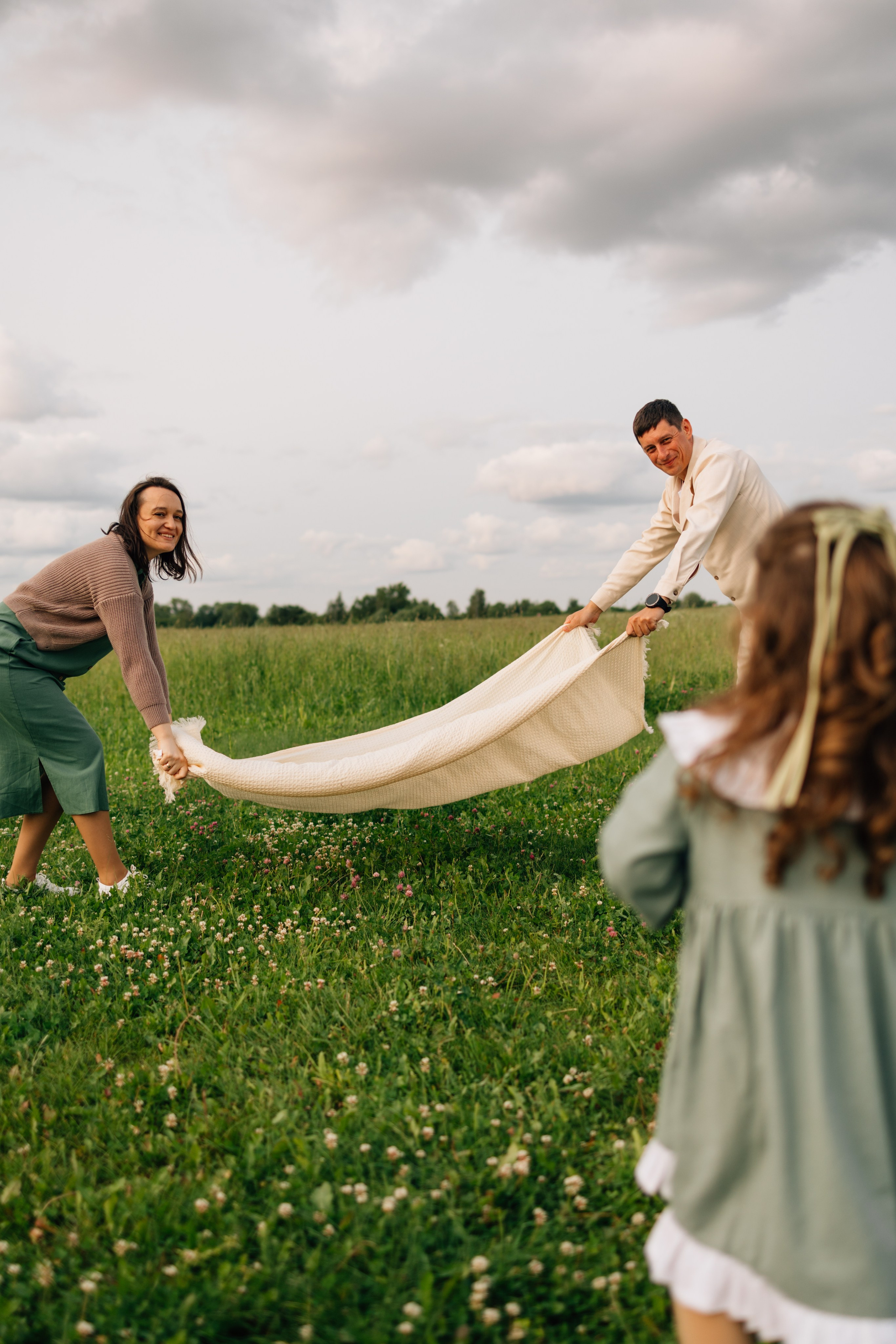 Анна, Марчелло, Настенька и Влада в поле. Фотограф Москва Светлана Кирюшина