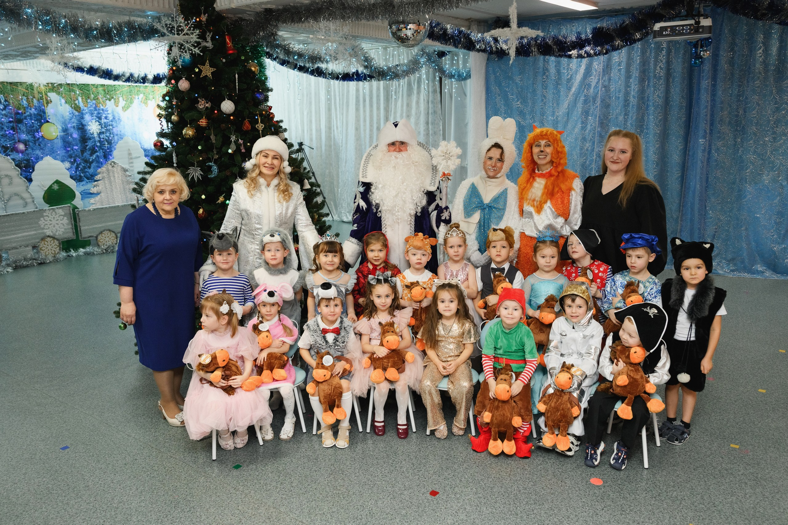 Фотосъемка утренника в детском саду в Петропавловске-Камчатском. Репортажная съемка новогоднего праздника в Петропавловске-Камчатском. Яркие детские эмоции на утреннике в Петропавловске-Камчатском. Профессиональная фотография детских утренников в Петропавловске-Камчатском. Заказать фотосъемку утренника в Петропавловске-Камчатском.