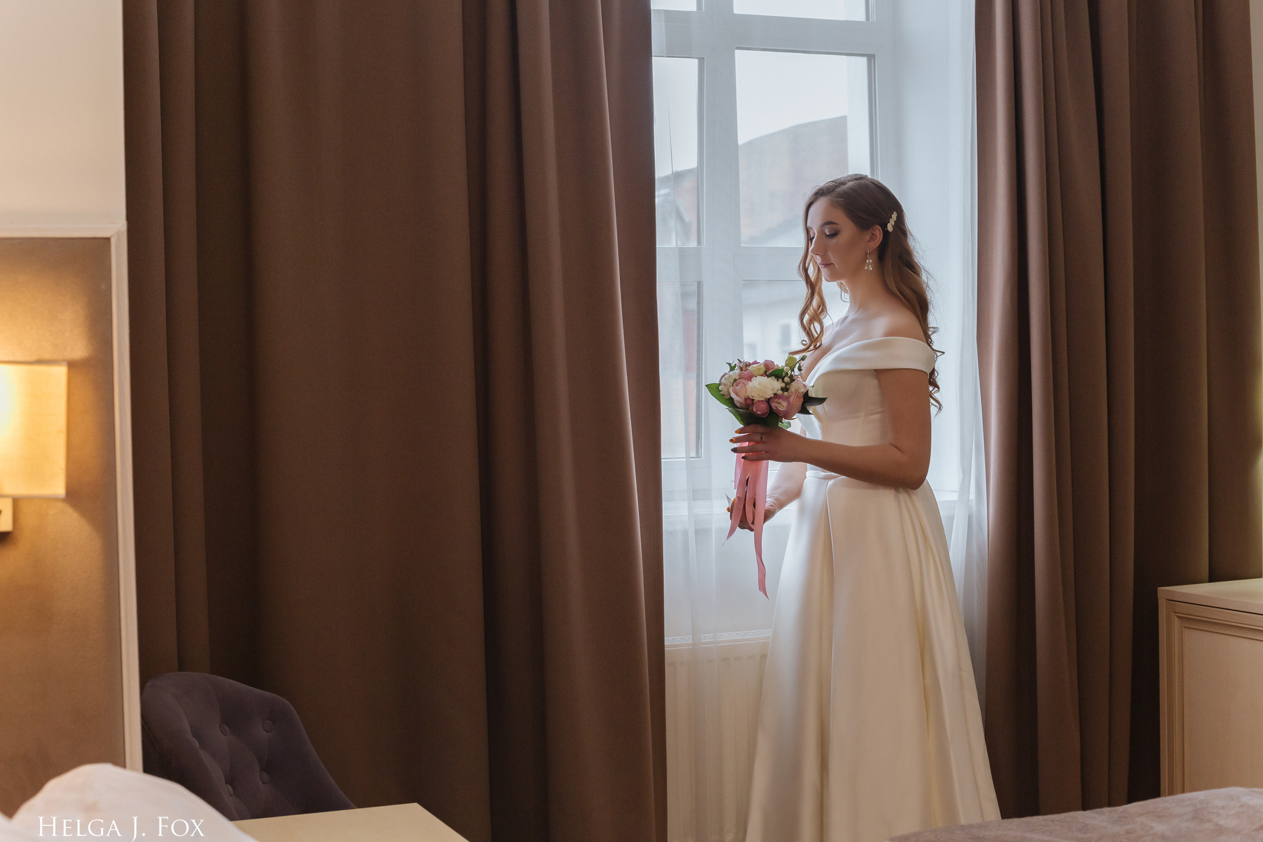 Анастасия и Михаил 💍 Сьемка в отеле. Фотограф в Твери Helga J. Fox