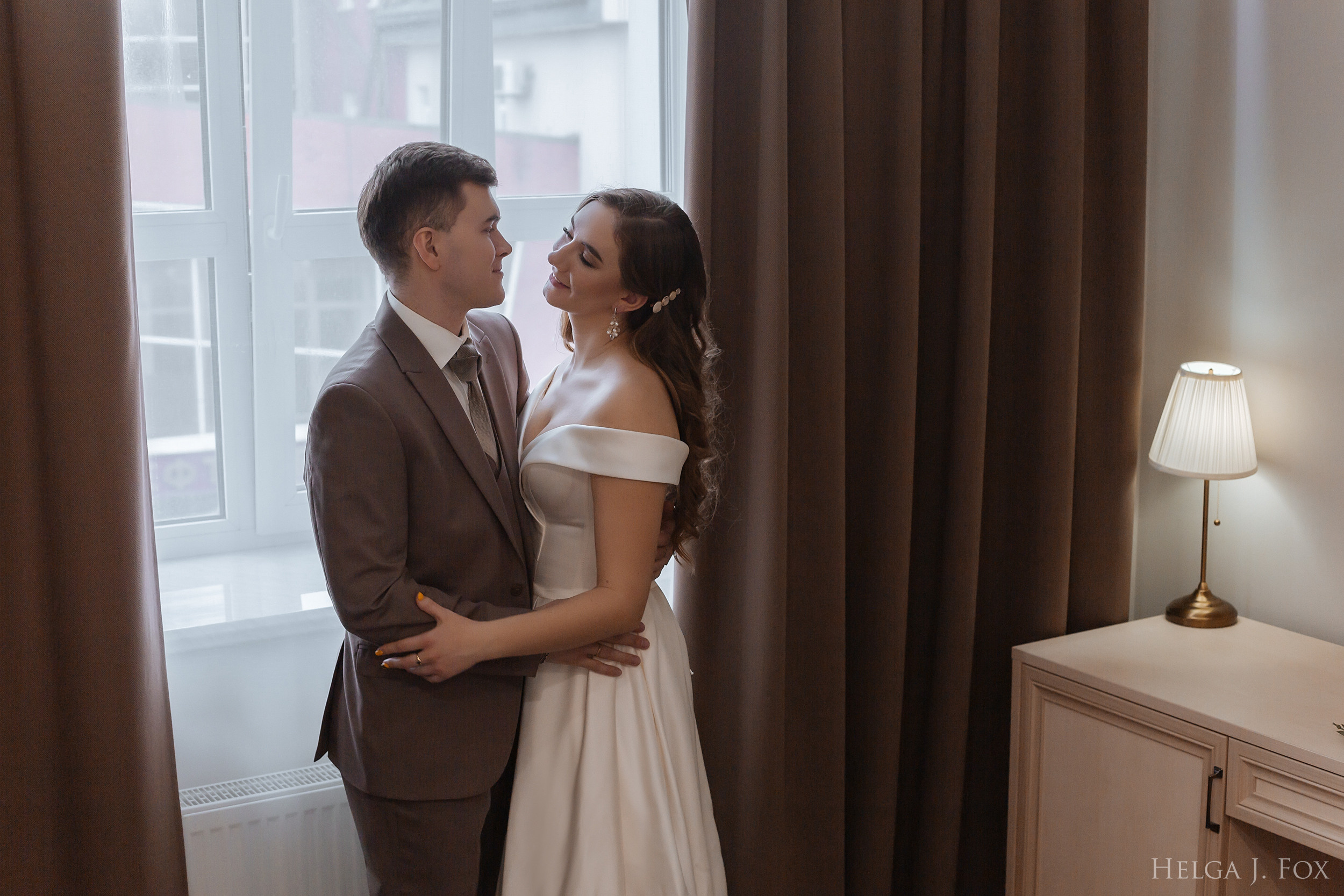 Анастасия и Михаил 💍 Сьемка в отеле. Фотограф в Твери Helga J. Fox