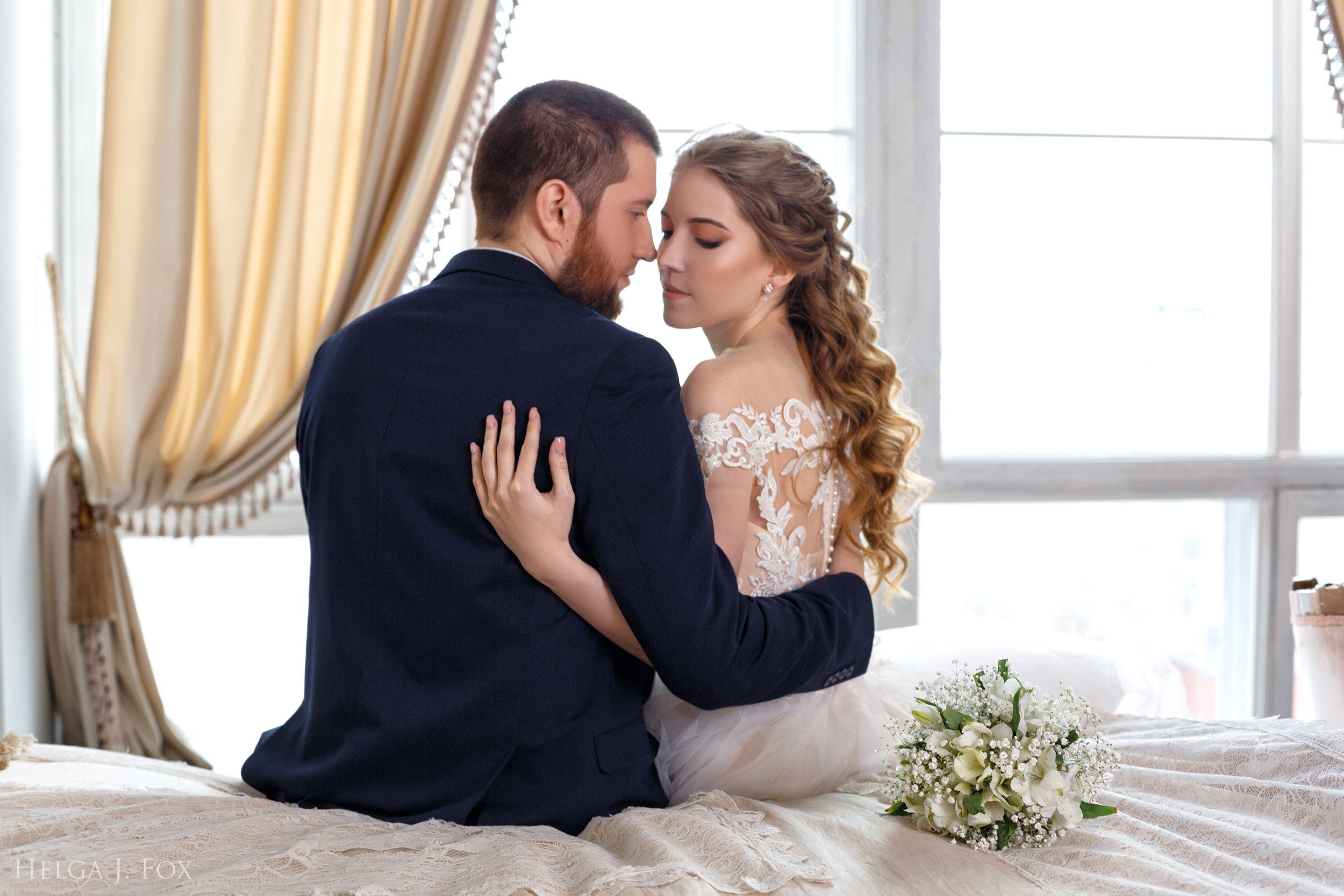 Александра и Даниил 💍 Сьемка в фотостудии. Фотограф в Твери Helga J. Fox