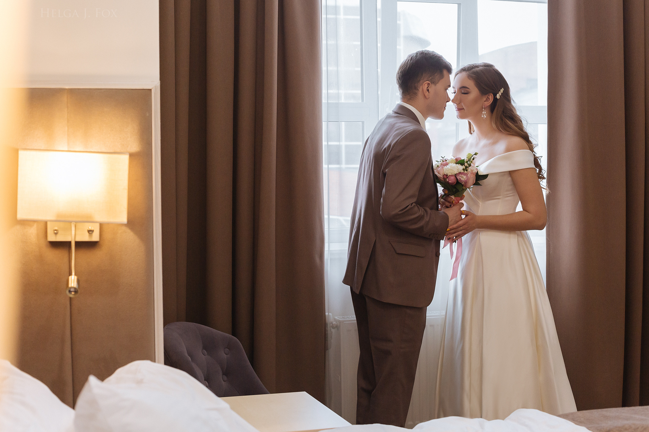 Анастасия и Михаил 💍 Сьемка в отеле. Фотограф в Твери Helga J. Fox