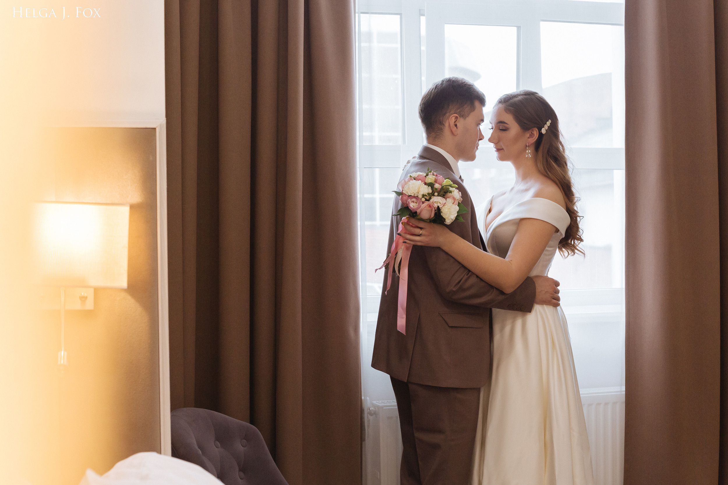 Анастасия и Михаил 💍 Сьемка в отеле. Фотограф в Твери Helga J. Fox