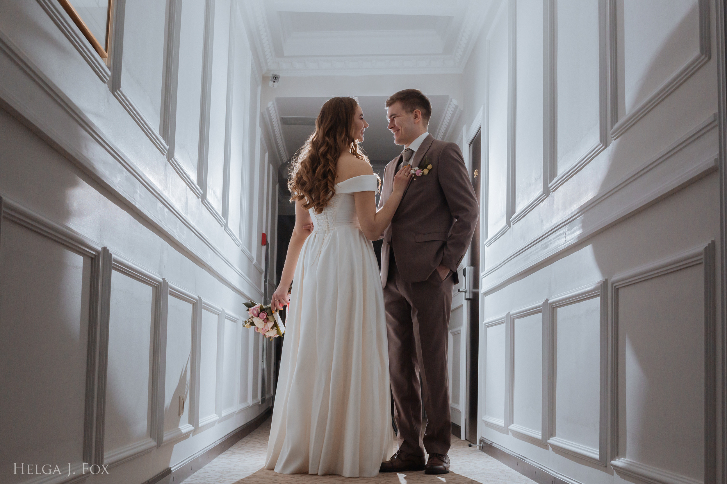 Анастасия и Михаил 💍 Сьемка в отеле. Фотограф в Твери Helga J. Fox