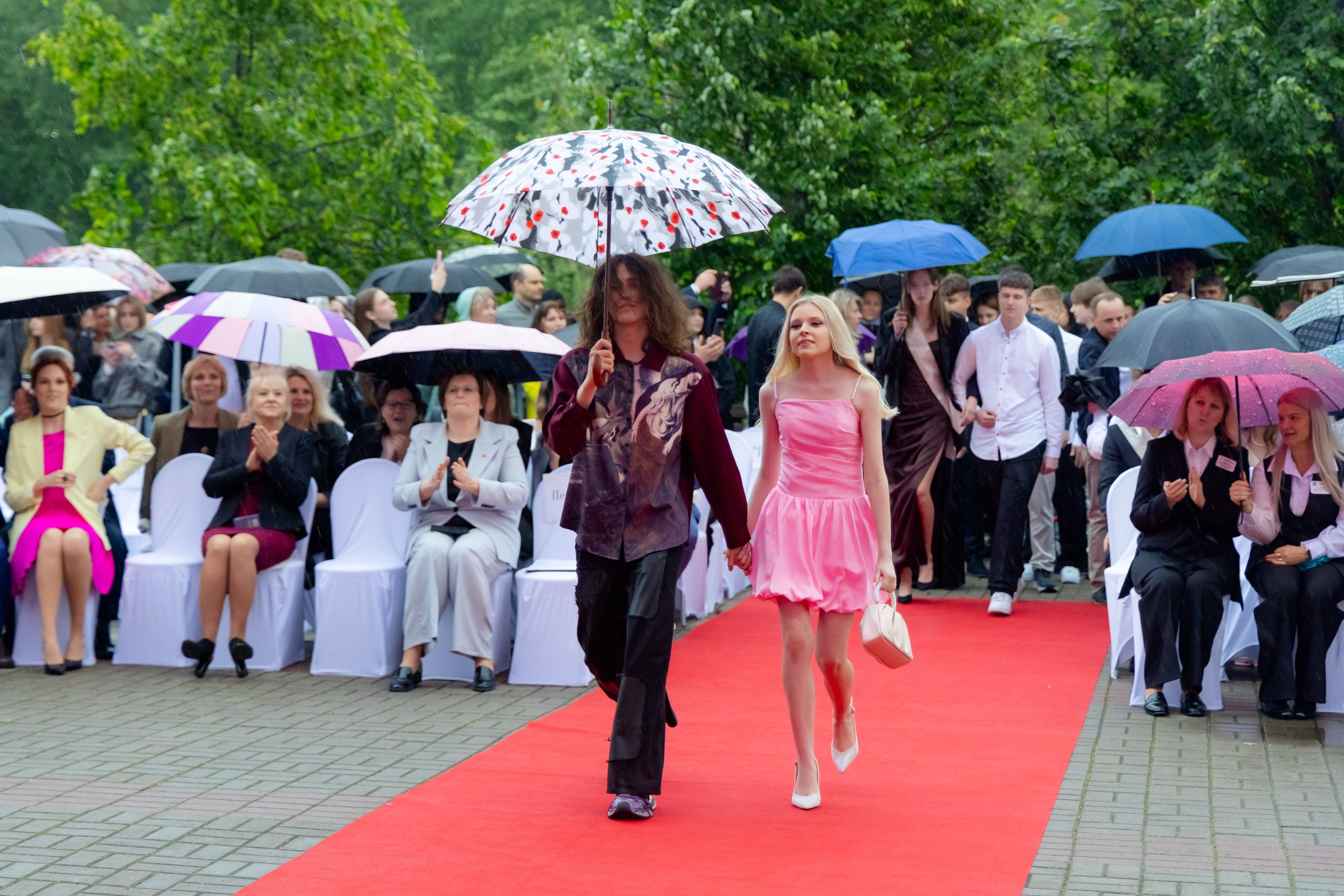 Школьный выпускной 2025 год в Минске, Беларуси. Свадебный фотограф в Минске/Беларуси Сергей Спиридонов