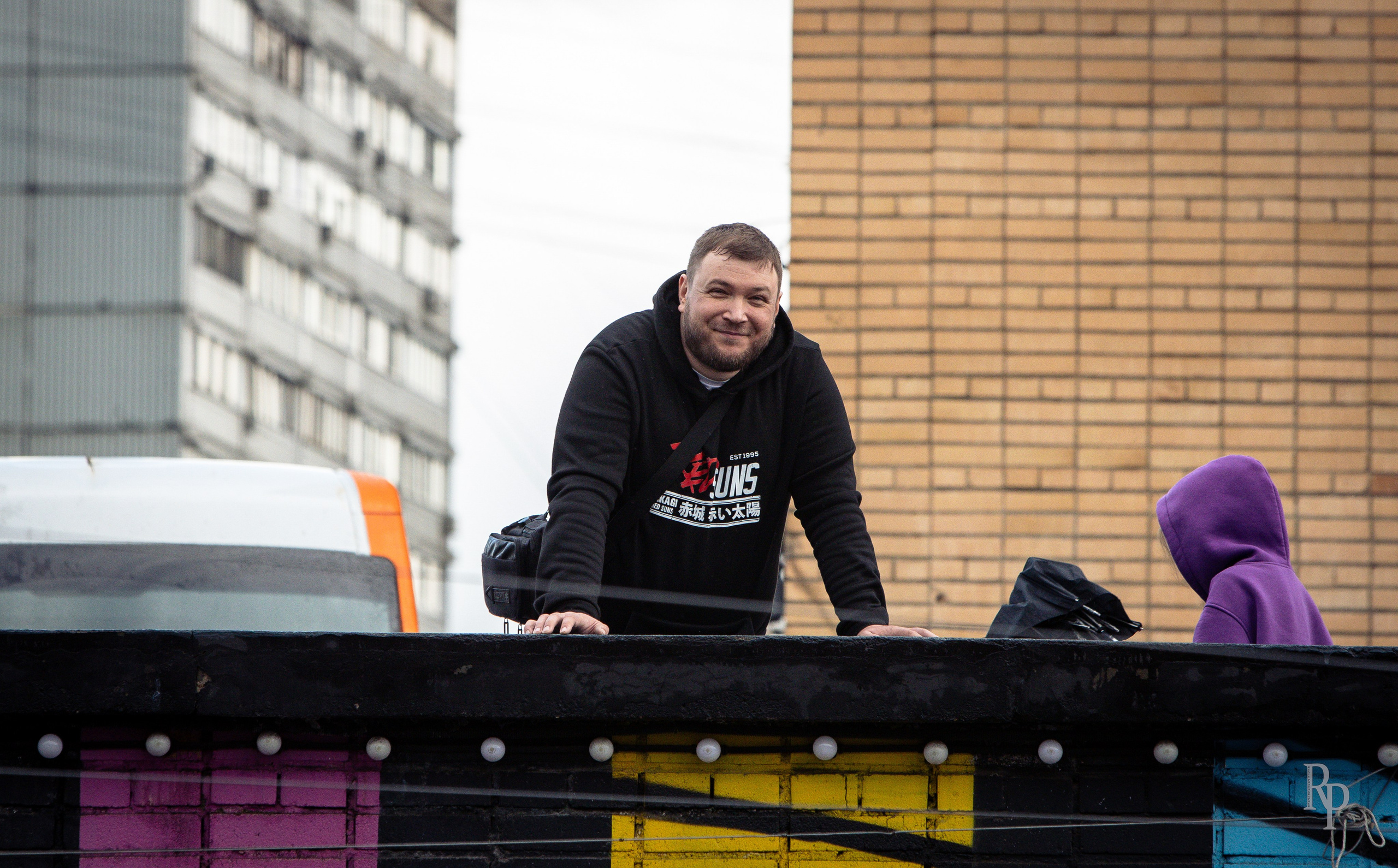 SHOWDOWN. Rusty Photographer