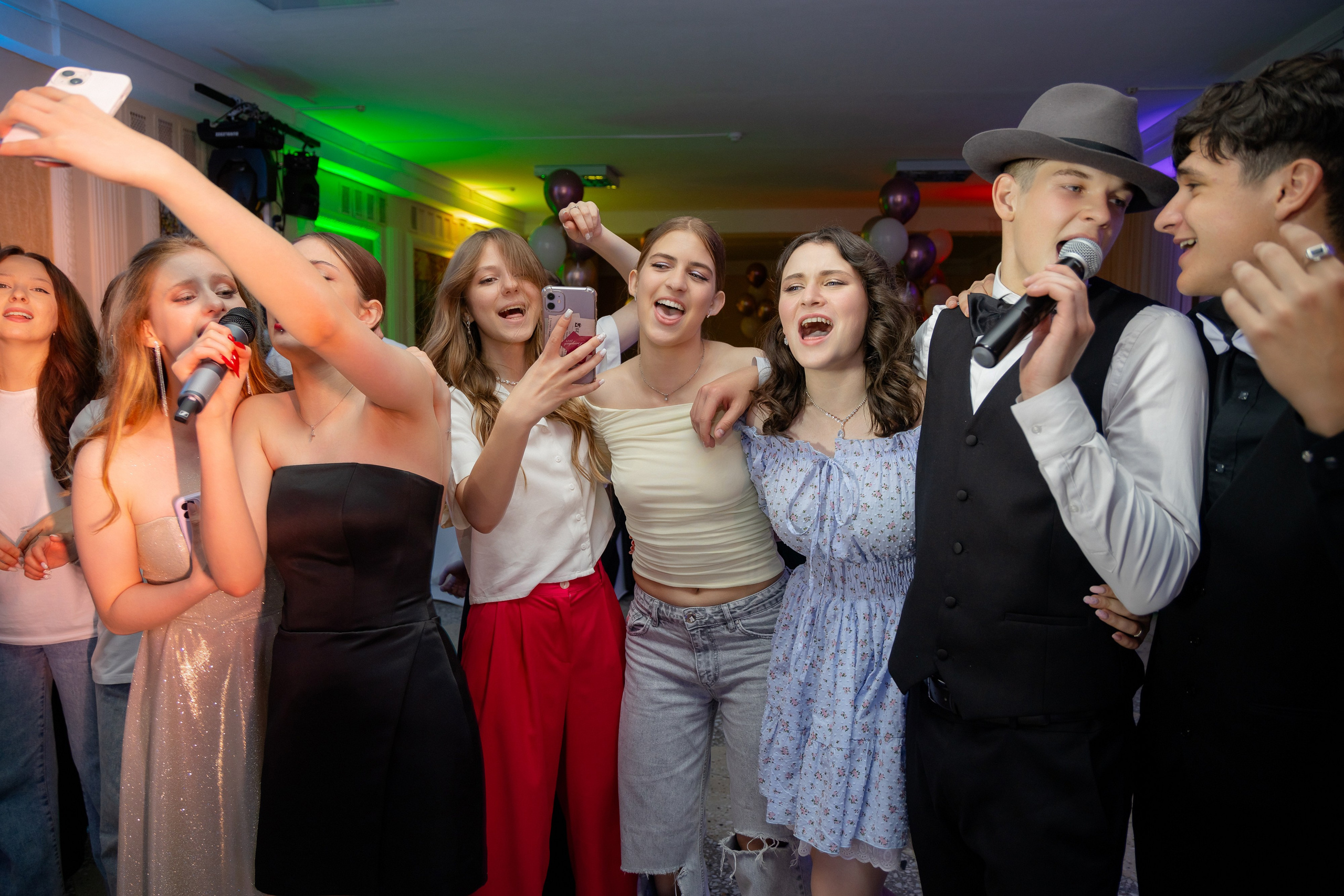 Школьный выпускной 2024 год в Соколе (Минск). Свадебный фотограф в Минске/Беларуси Сергей Спиридонов