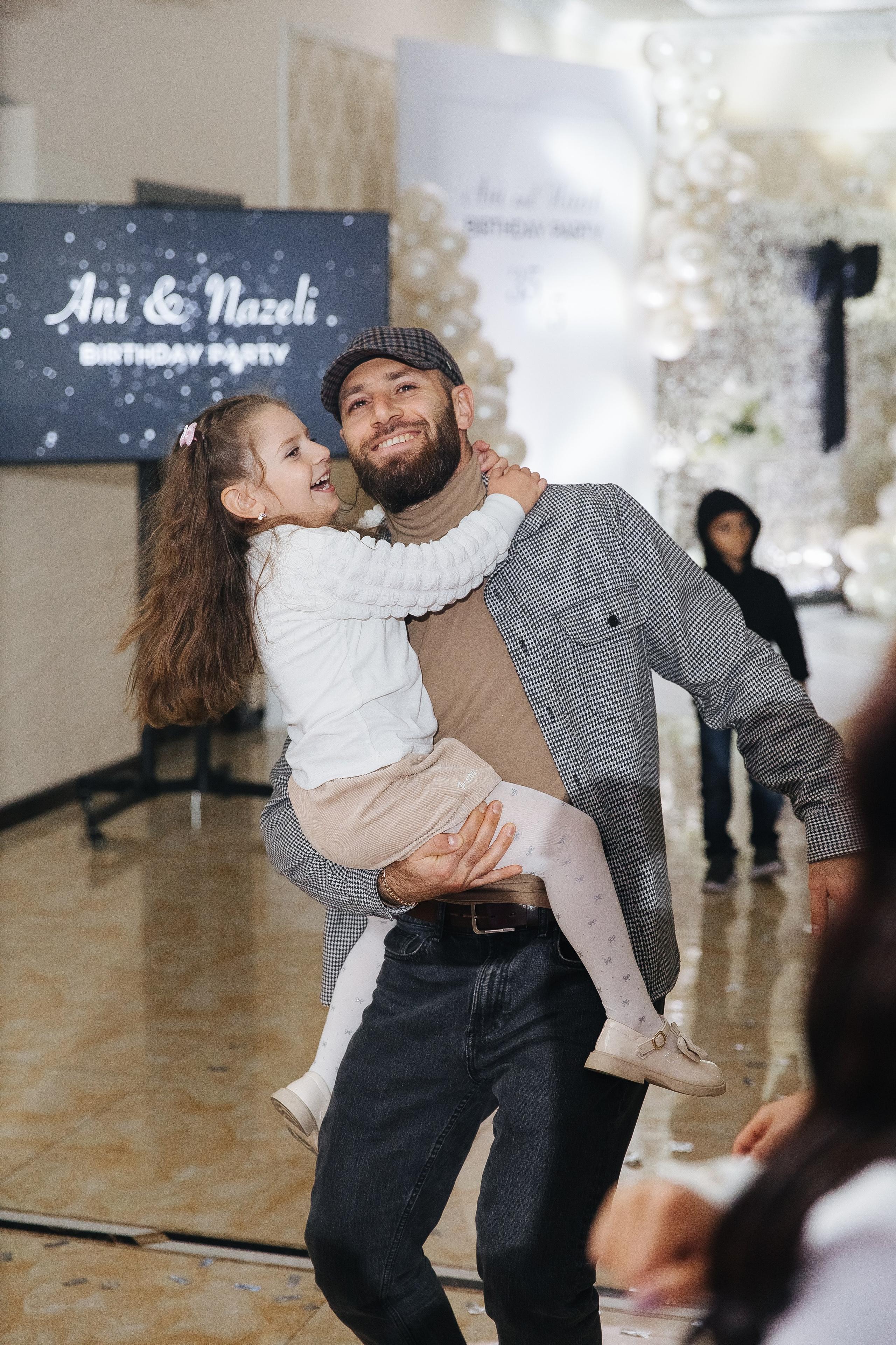 Ани и Назели. 35&5 День рождения, «Янтарь». Фотограф в Красноярске Надежда Воскресенская