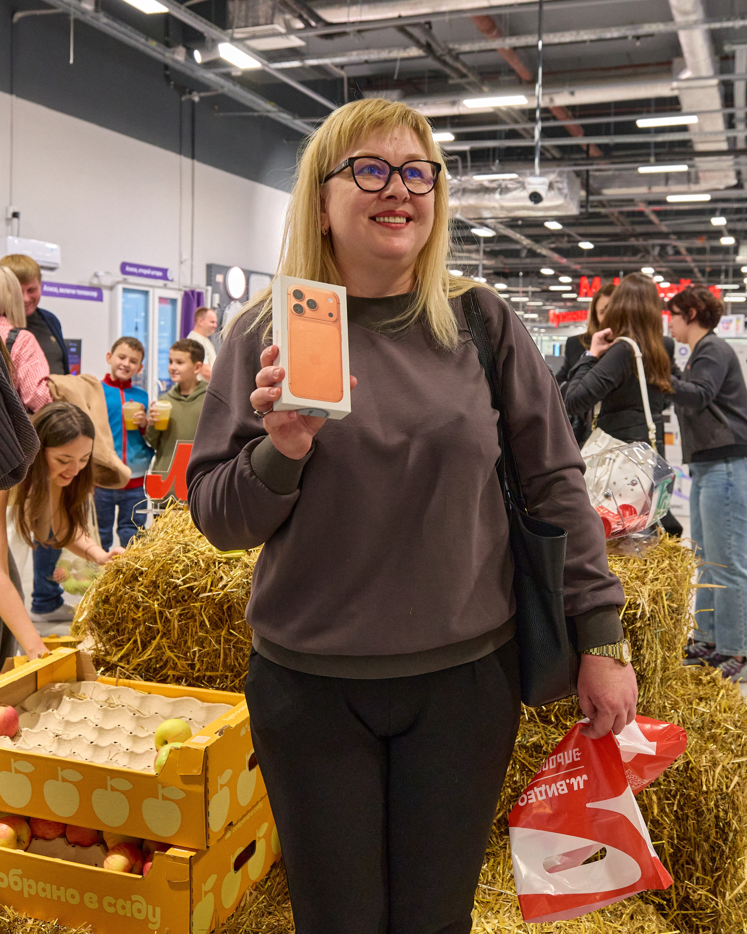 Мвидео х Собрано в Саду. Святослав Лебедев | Рекламный фотограф — Коммерческая съемка, Арт-дирекшн, AI-интеграция