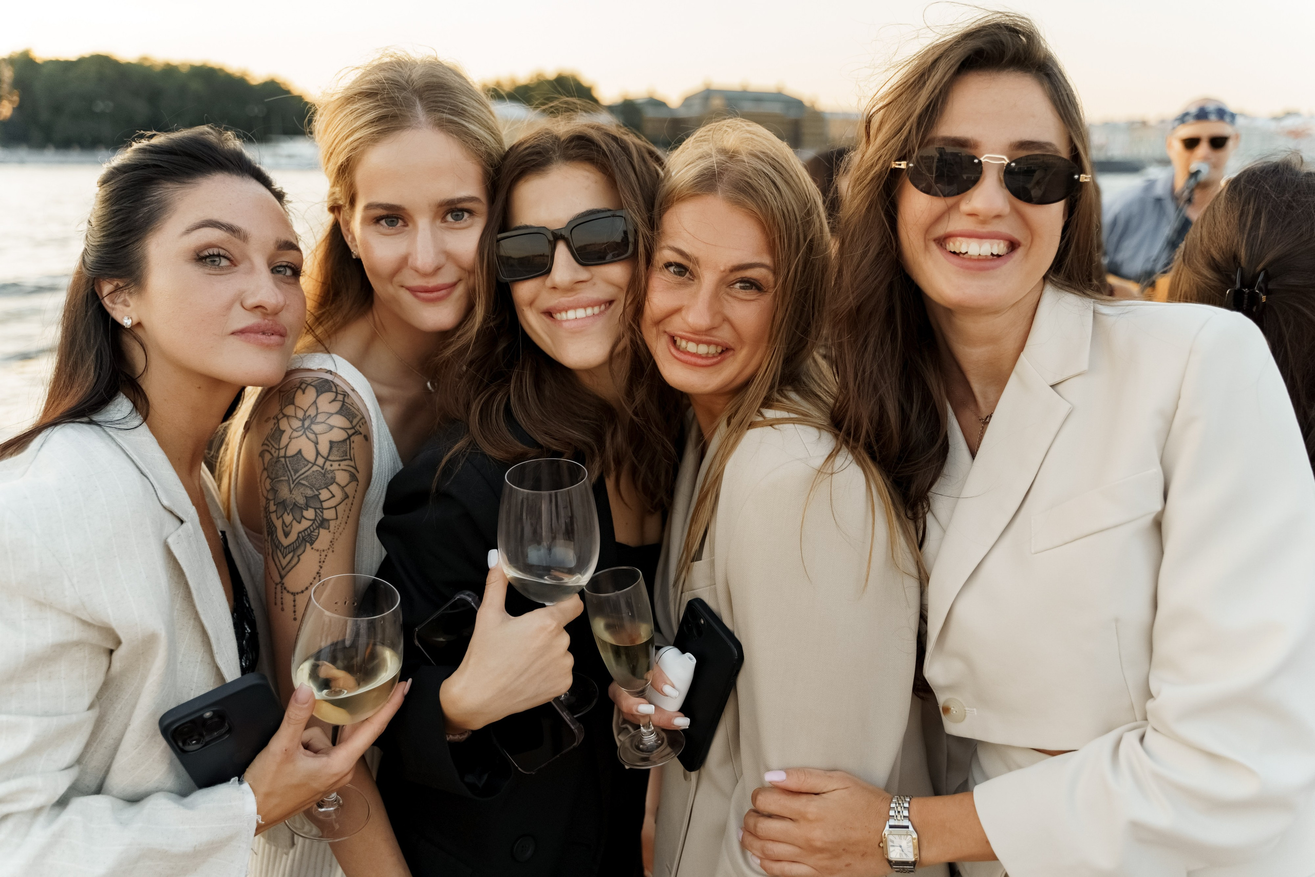 Групповое фото на яхте