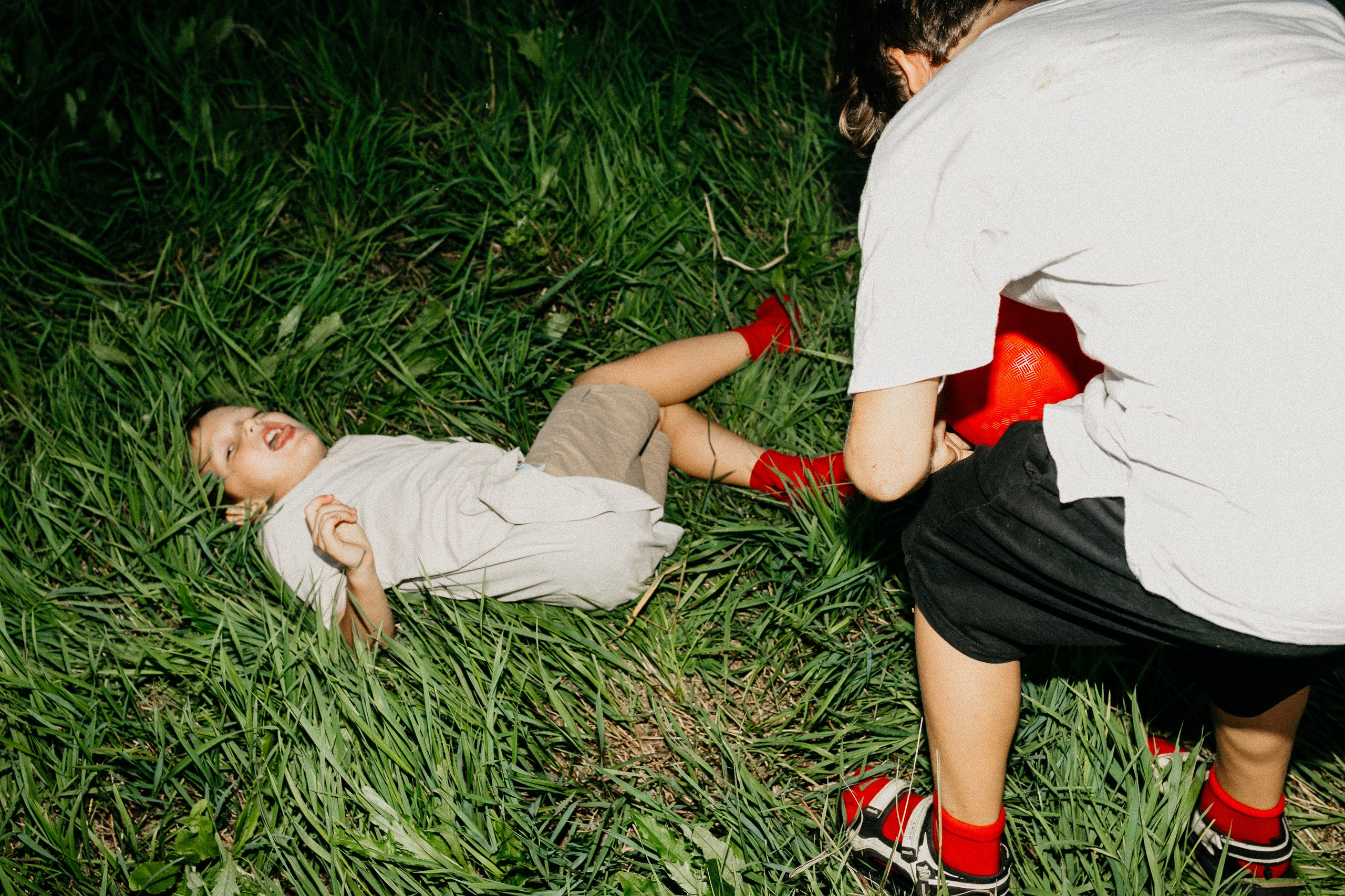 Фотосессия с красными мячами. Семейный фотограф Маша Тимофеева | Москва