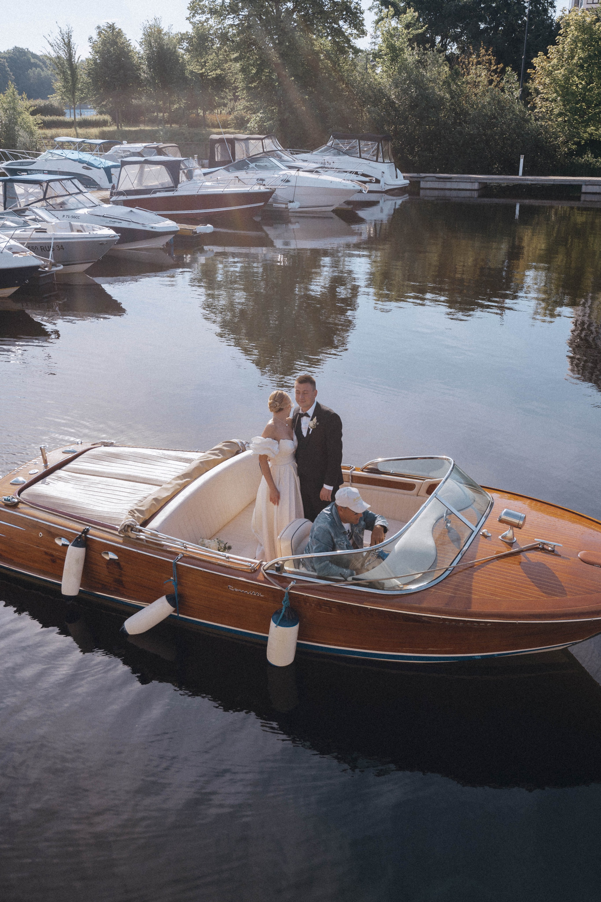 СВАДЕНБНАЯ СЬЕМКА НА КАТЕРЕ ПО КАНАЛАМ САНКТ-ПЕТЕРБУРГА И В АКВАТОРИИ НЕВЫ. Профессиональный фотограф, Санкт-Петербург — Виктория Богомолова