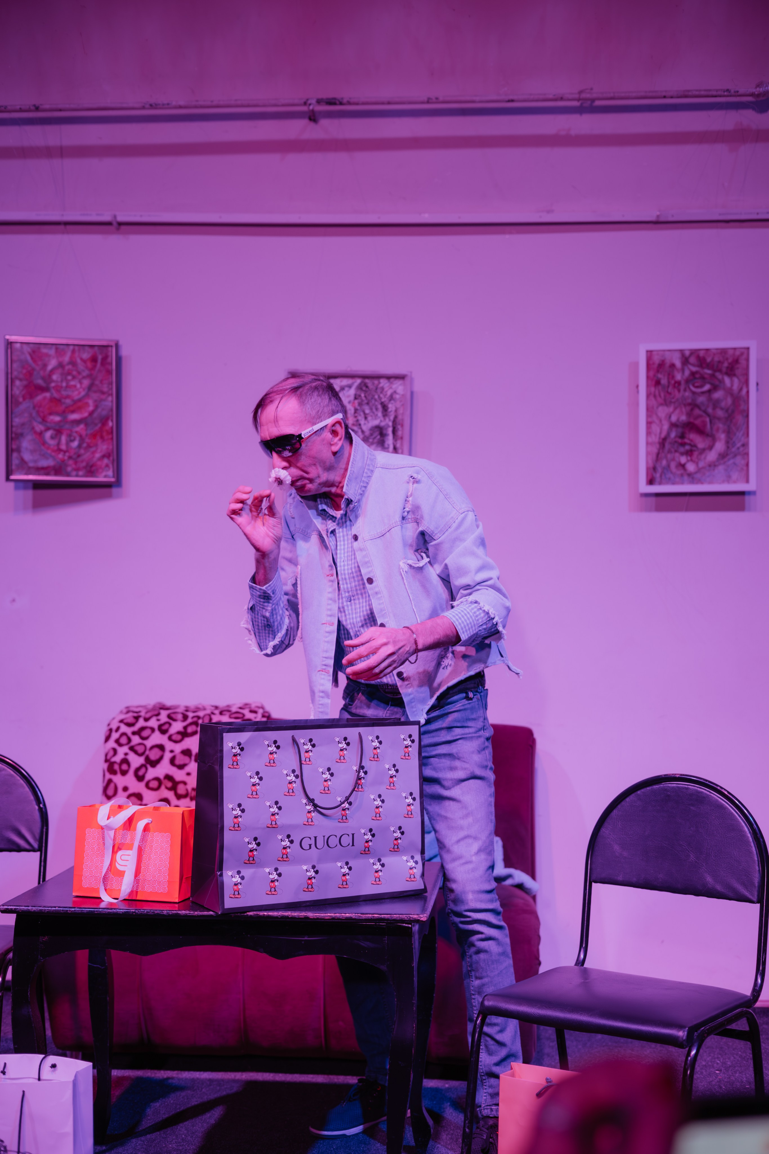 Дом актера «Денег много не бывает». Фотограф Марк Файзулин