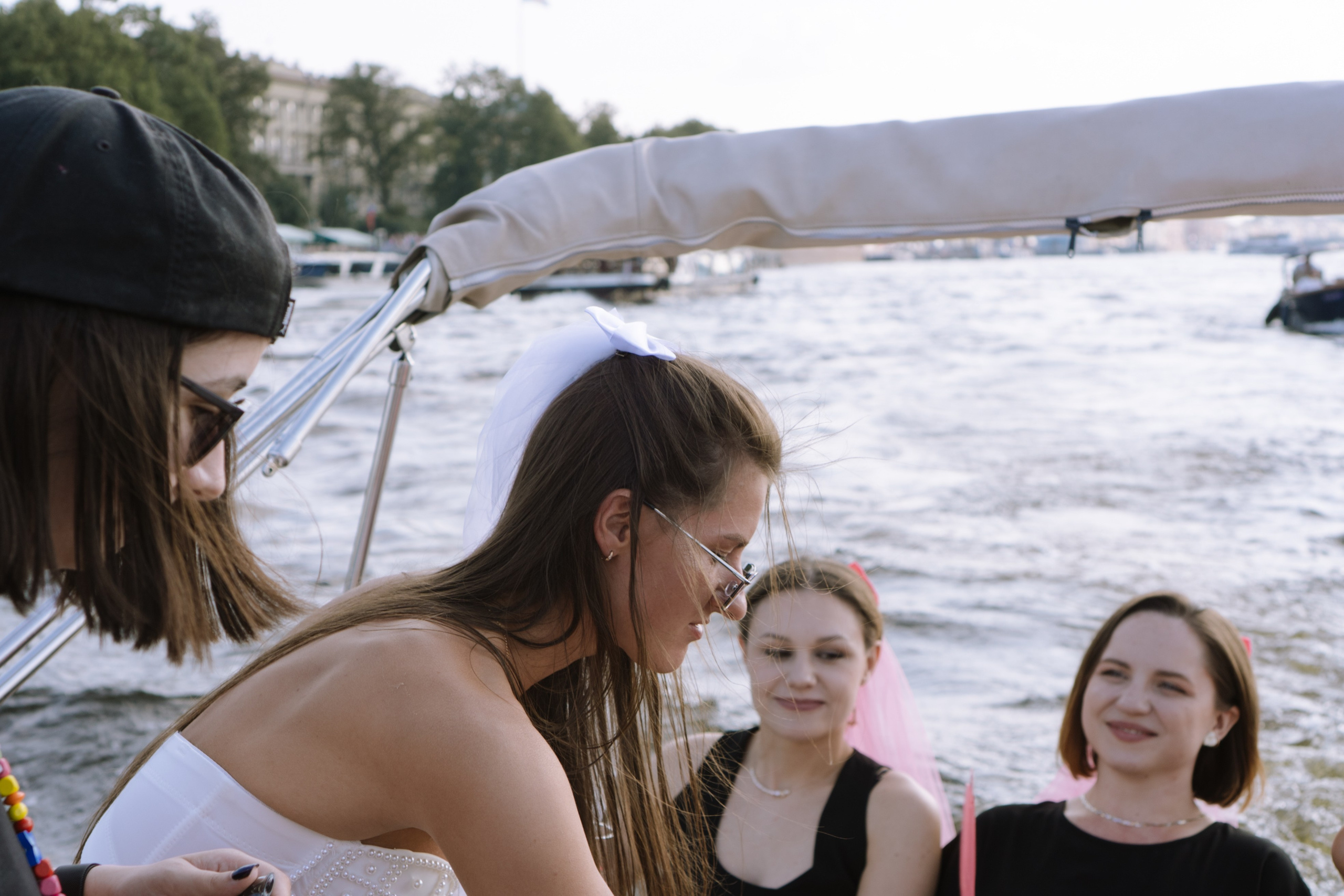 ДЕВИЧНИК НА КАТЕРЕ. Профессиональный фотограф, Санкт-Петербург — Виктория Богомолова