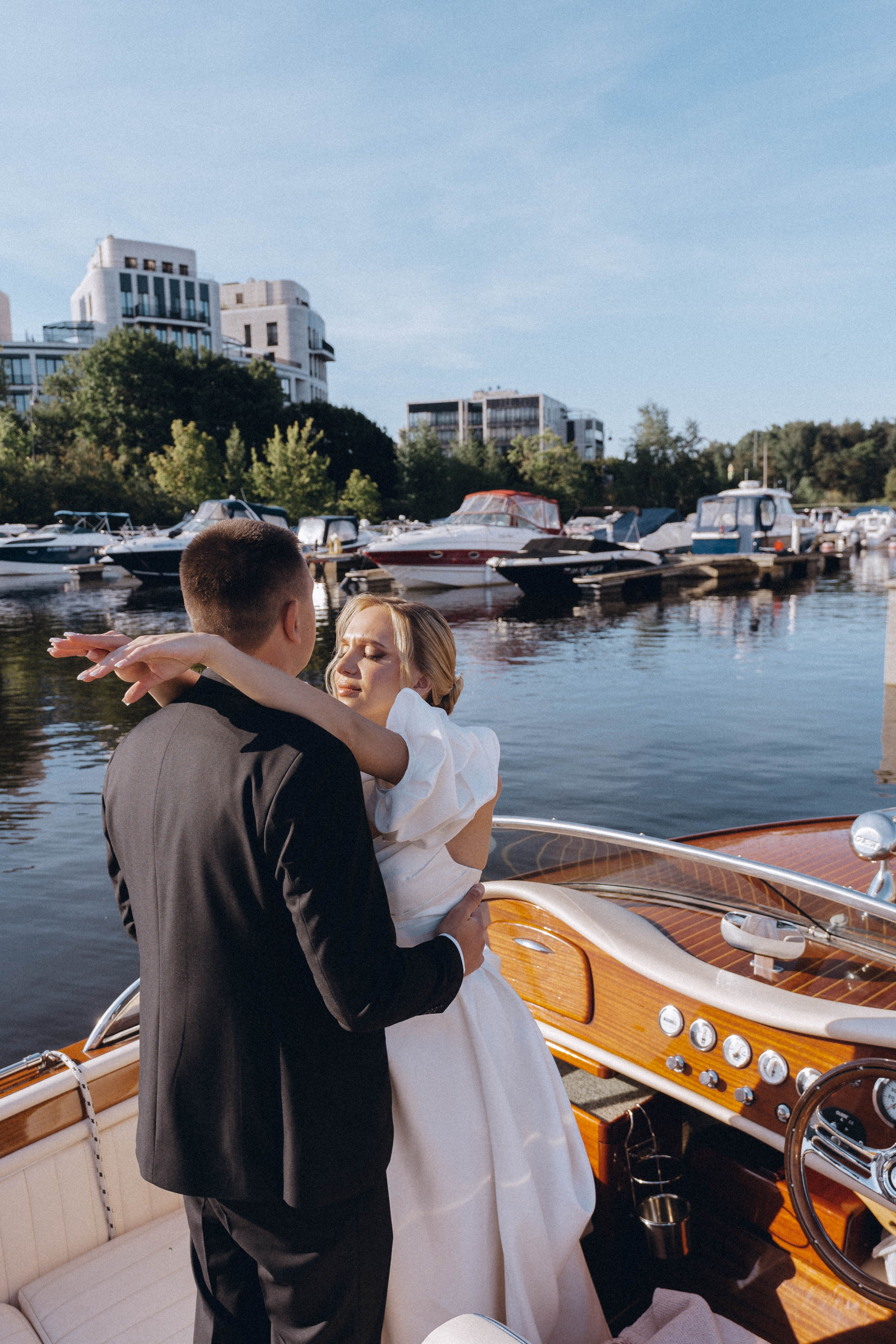 СВАДЕНБНАЯ СЬЕМКА НА КАТЕРЕ ПО КАНАЛАМ САНКТ-ПЕТЕРБУРГА И В АКВАТОРИИ НЕВЫ. Профессиональный фотограф, Санкт-Петербург — Виктория Богомолова