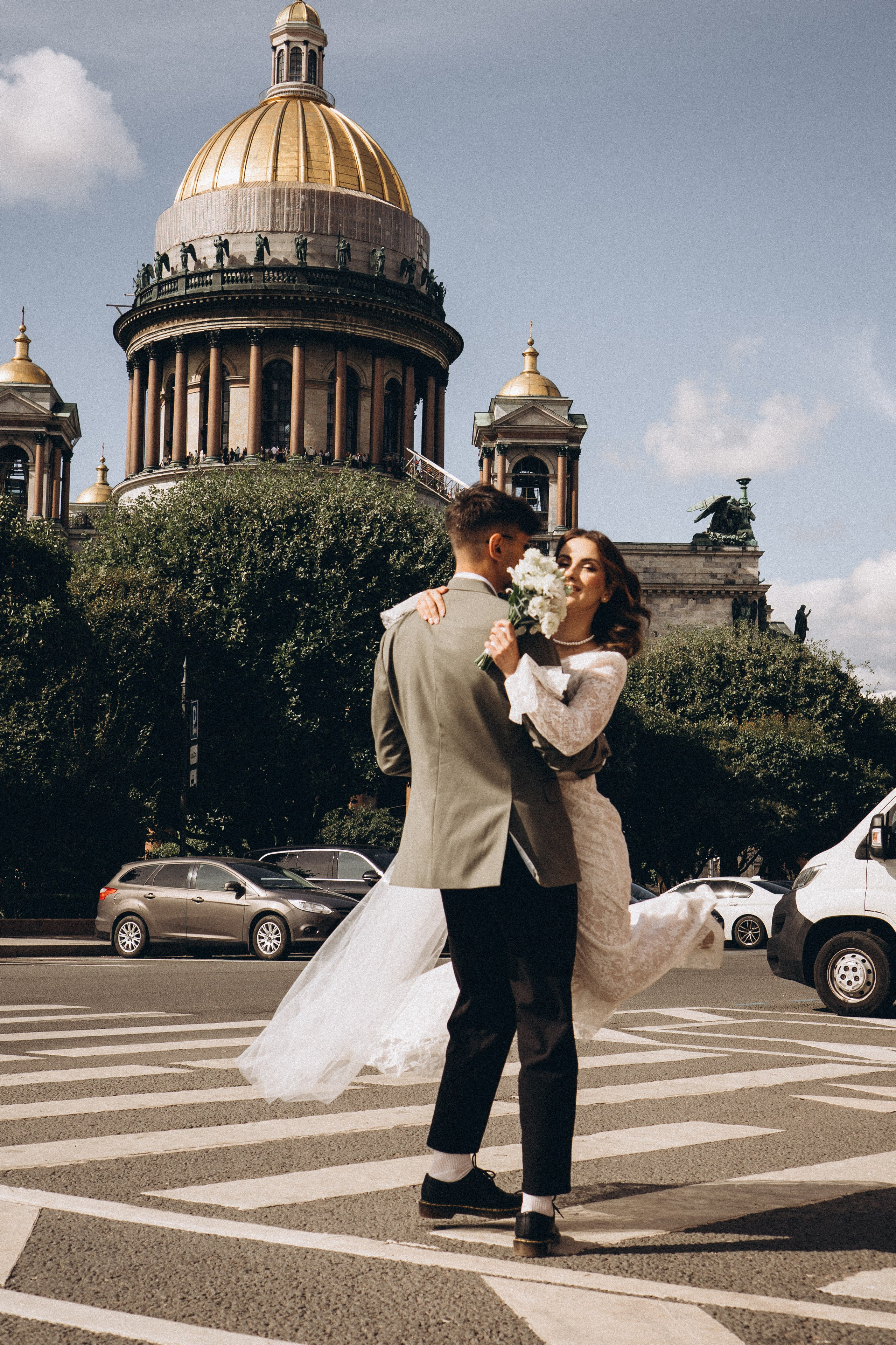СВАДЕБНАЯ ПРОГУЛКА ВОЗЕ ИСАИКЕВСКОГО СОБОРА АСТОРИИ И ЗАКОНОДАЛЕТНОГО СОБРАНИЯ. Профессиональный фотограф, Санкт-Петербург — Виктория Богомолова