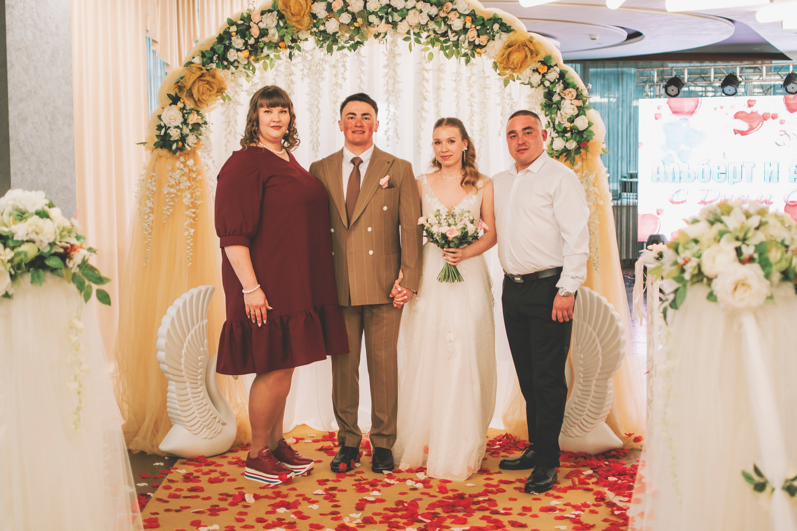 Альберт и Анастасия (Студийная фотосессия, роспись в ДК Нефтяник + фотосессия с гостями). Семейный и свадебный фотограф Губкинский и Ставрополь