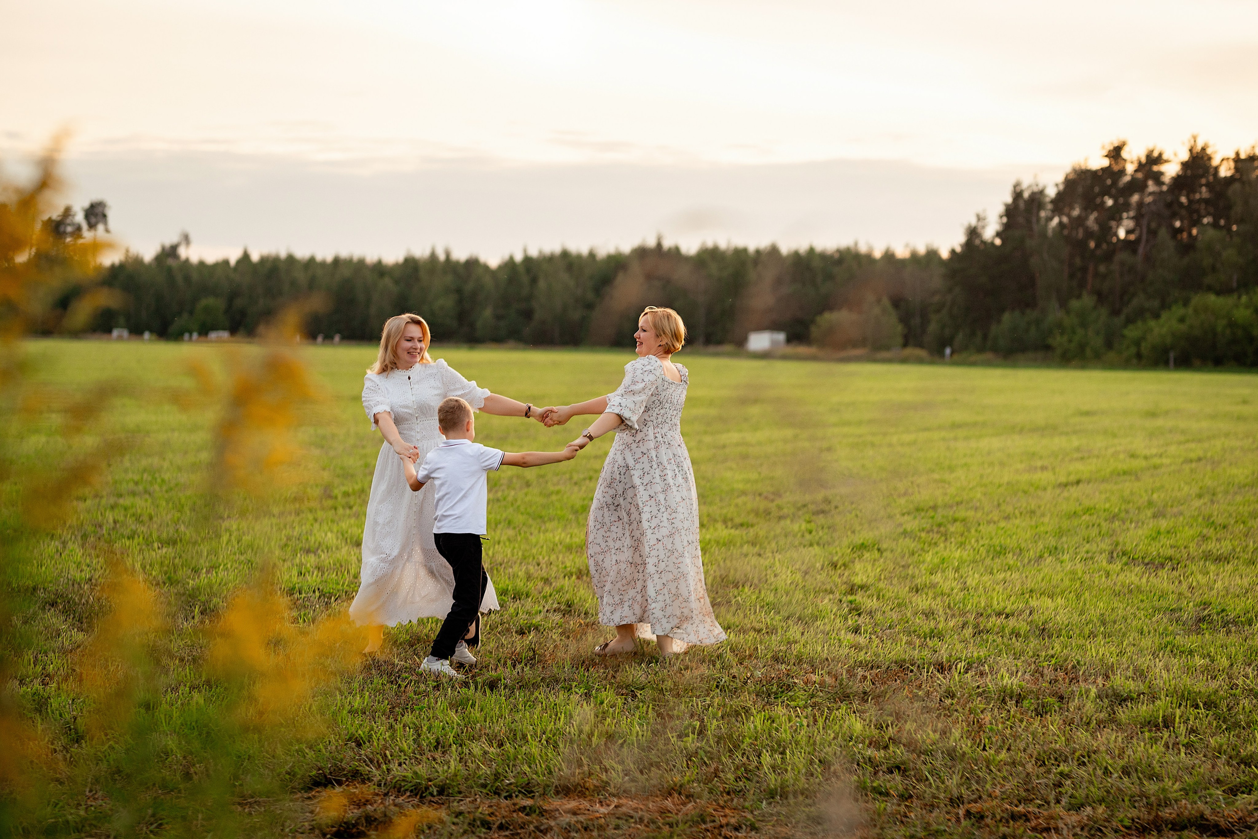 Закатная фотосессия в поле. Фотограф в Железнодорожном и Балашихе