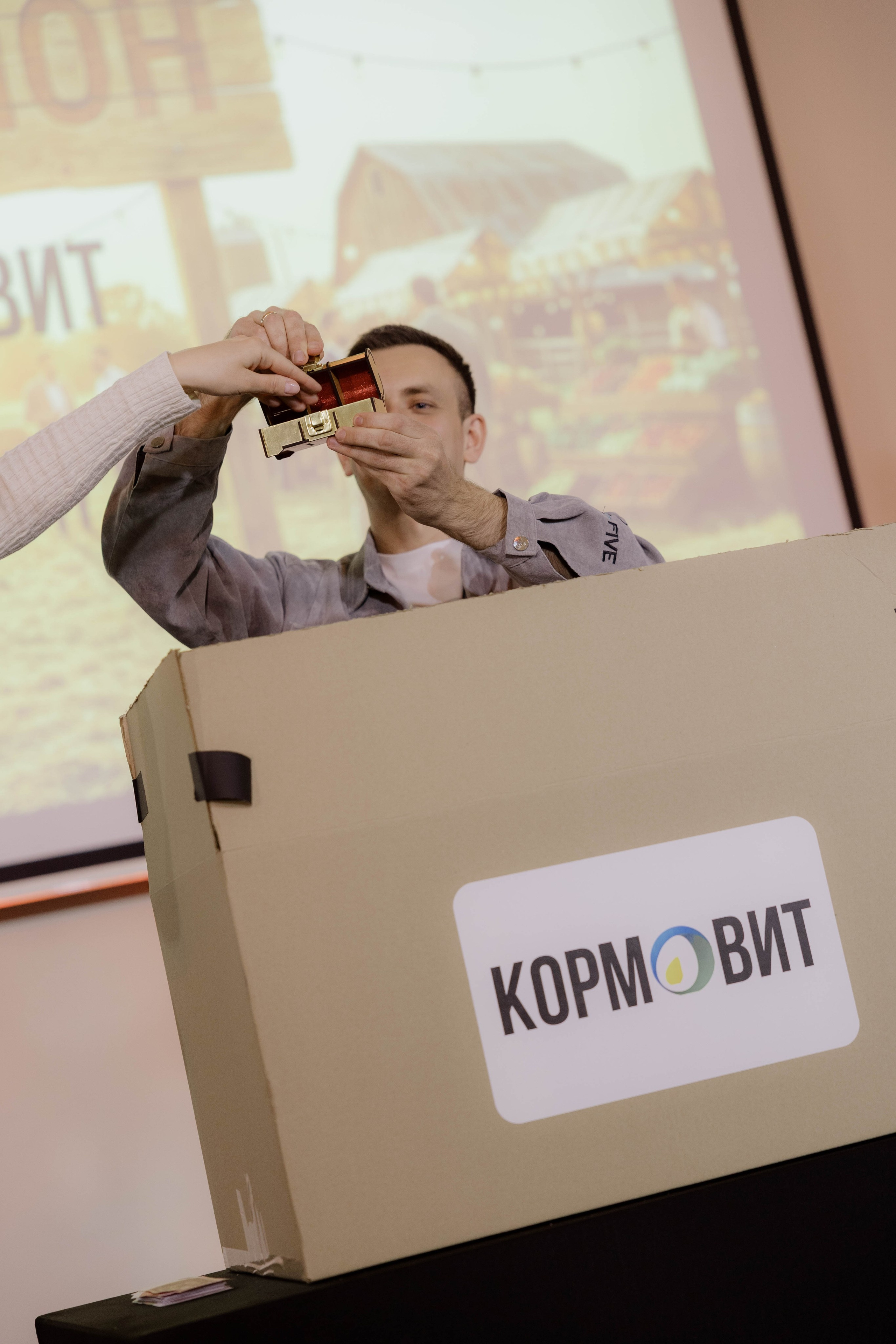 Конференция и ужи. Кормовит. Роза хутор. Фотограф Юсова Мария