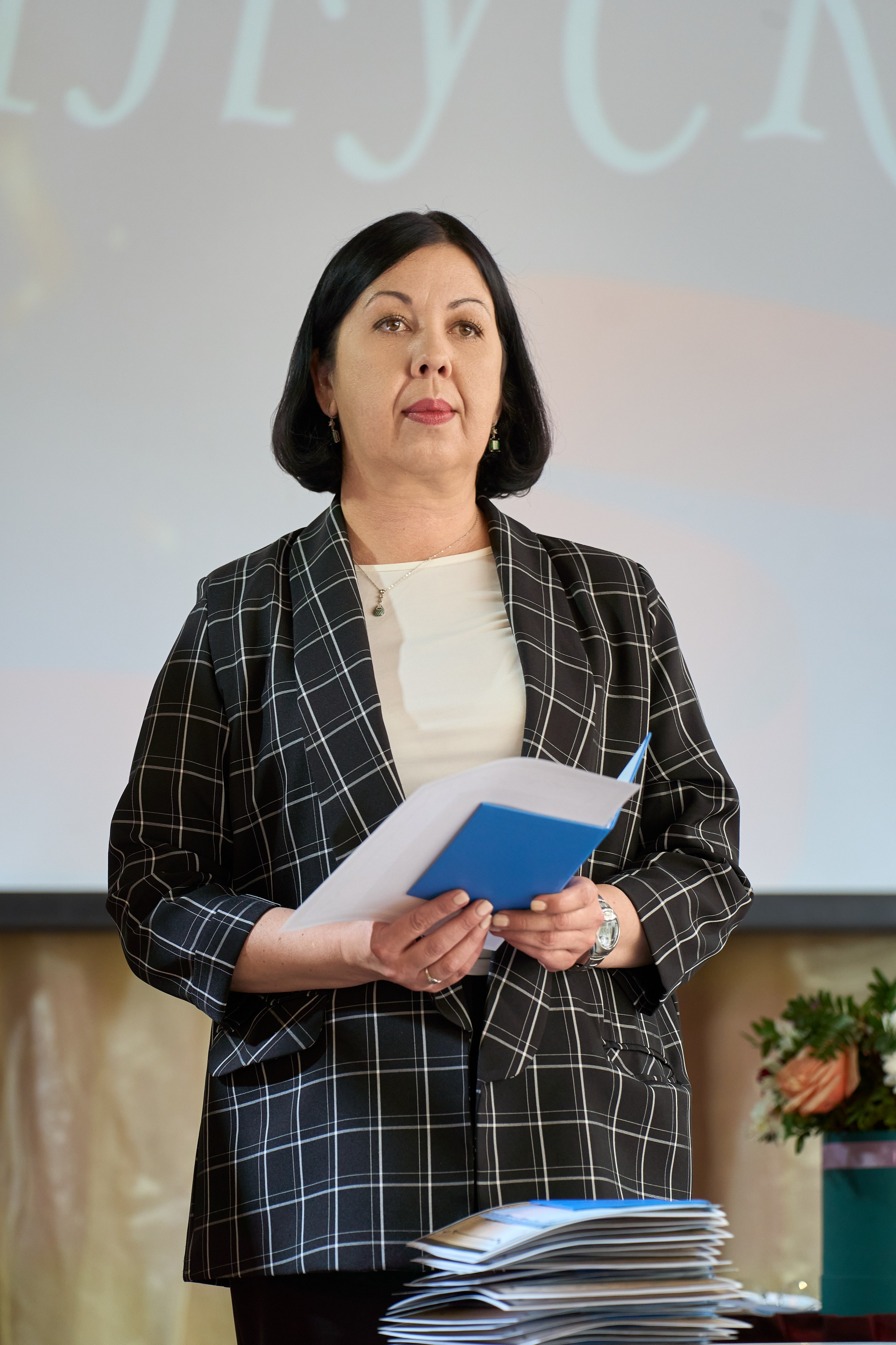 Вручение аттестатов 11 класс. Репортажный и портретный фотограф в Томске Ларионов Артём