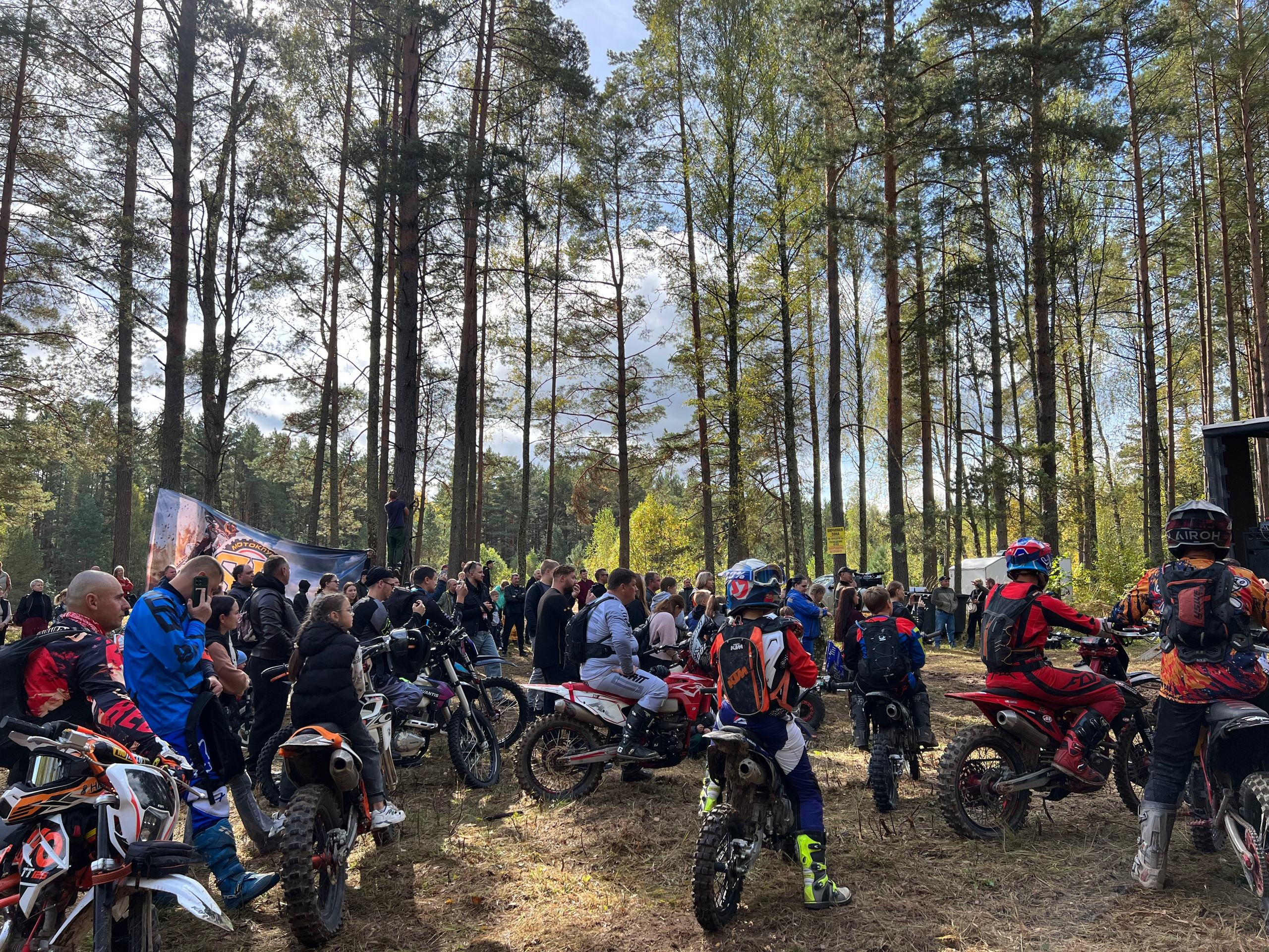 Наш инструктор на прохватах с Романом Курбатовым. Профессиональный прокат эндуро мотоциклов и квадроциклов в г. Белгород