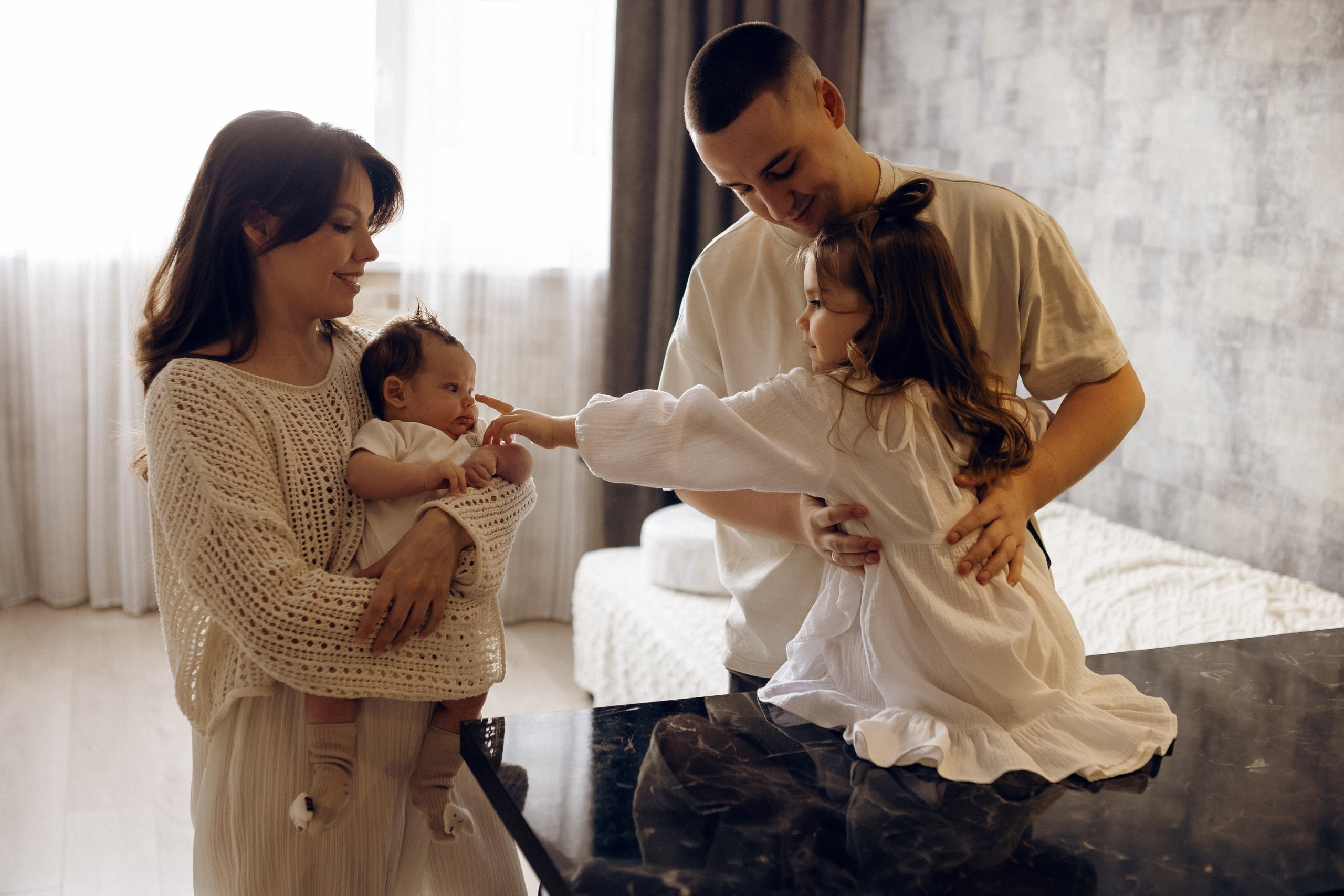 Семейная фотосессия дома с двумя детьми Самара. Семейный фотограф в Самаре Елена Ефимова