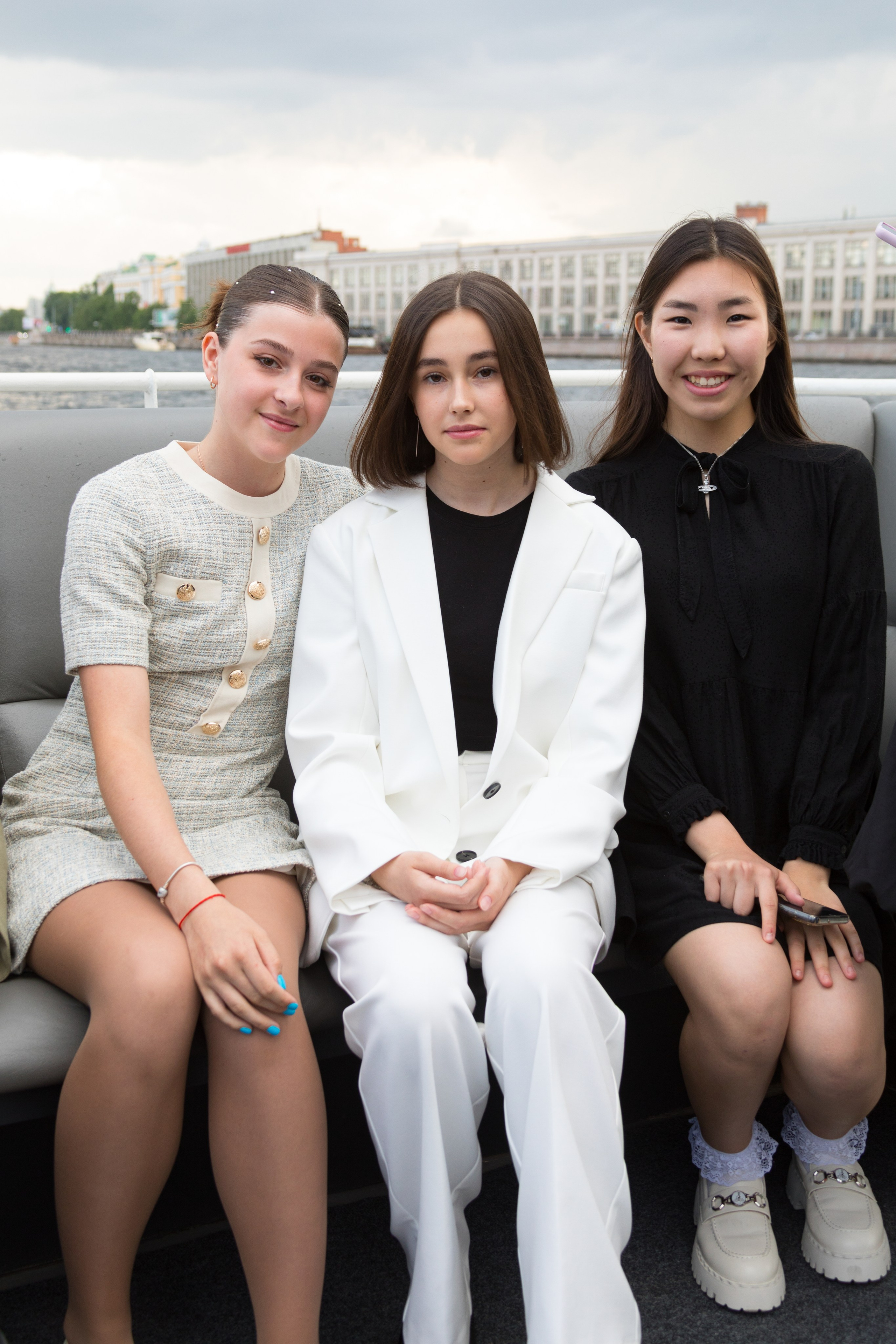 Репортажная съемка выпускного 9 класса на теплоходе. Детский и контент фотограф Надя Волкова Санкт-Петербург