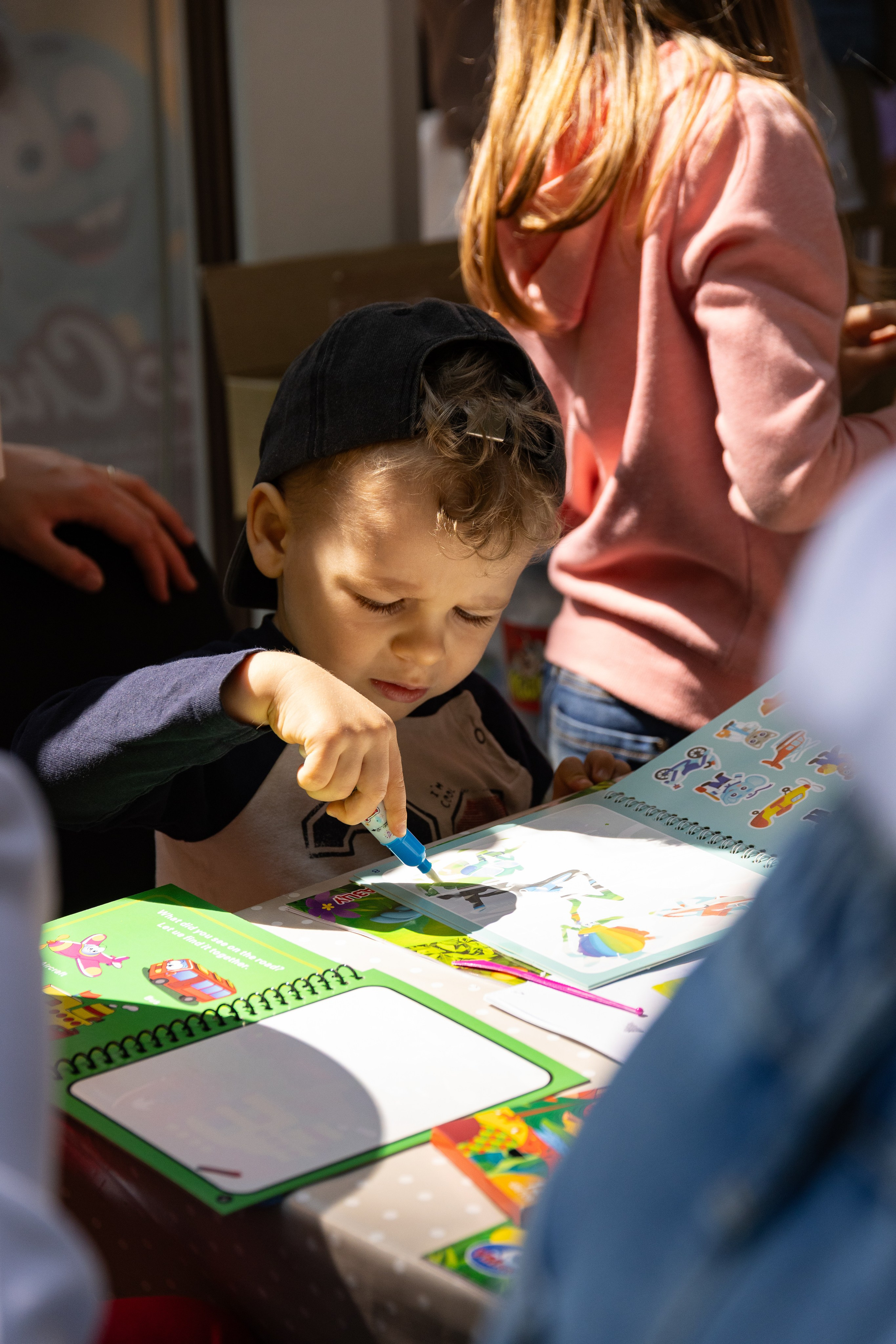 1 июня. День защиты детей и Фестиваль МногоЮность. Выпускные фотоальбомы в Москве и Московской области