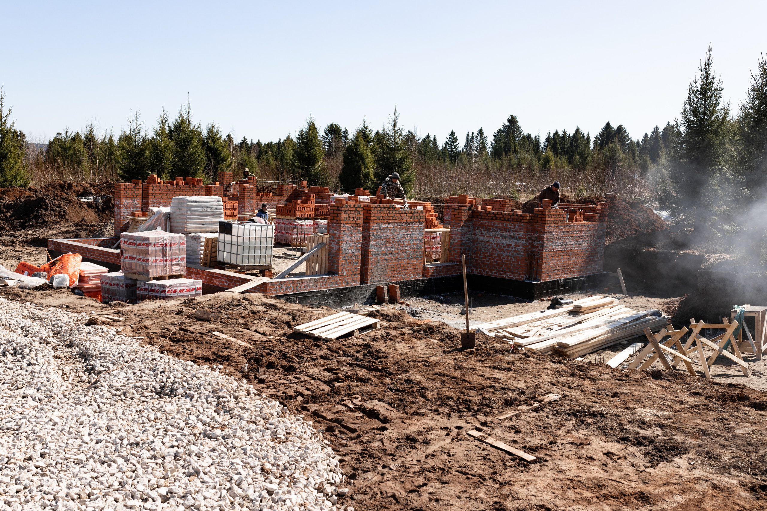 Коттеджный посёлок «Золотая рыбка». Съёмка строящейся недвижимости. Апрель 2022. Фотограф Пермь. Свадьбы. Семья и дети, школа, д. сад. Фотокниги