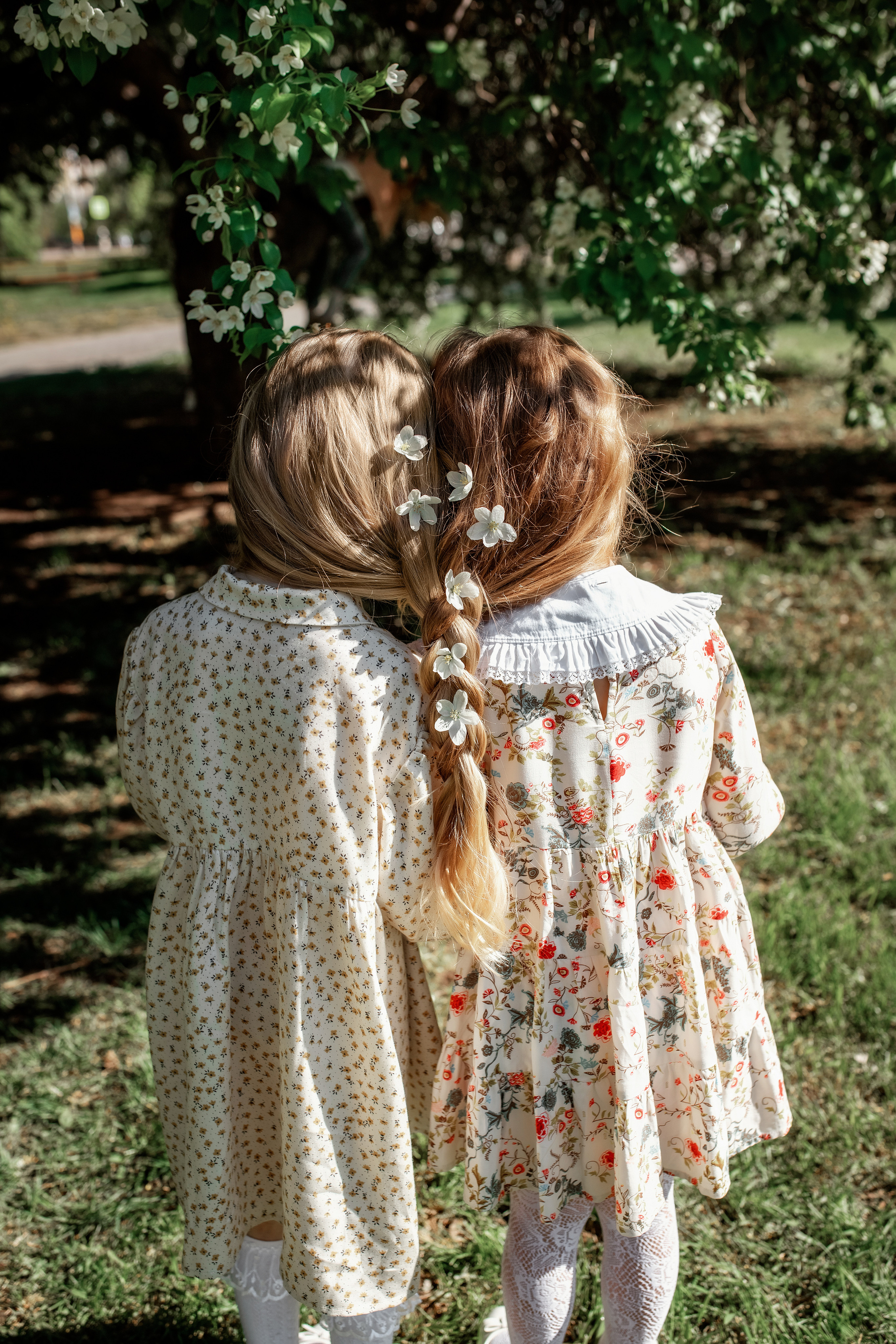 Весенние яблони. Май 2022. Две мамы с дочками. Фотограф Пермь. Свадьбы. Семья и дети, школа, д. сад. Фотокниги