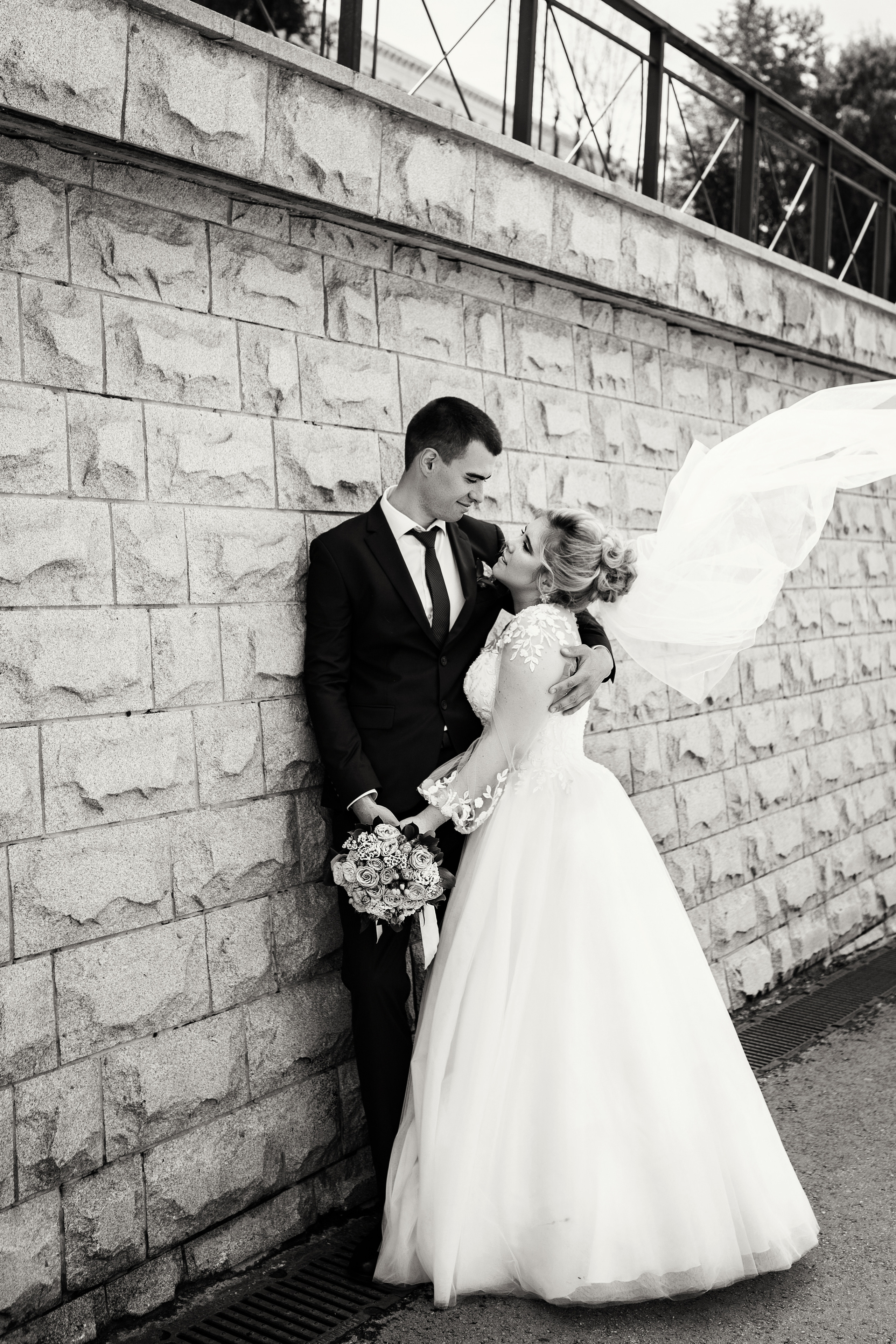 Свадебная прогулка Александра и Дарьи. Июль 2022. Фотограф Пермь. Свадьбы. Семья и дети, школа, д. сад. Фотокниги