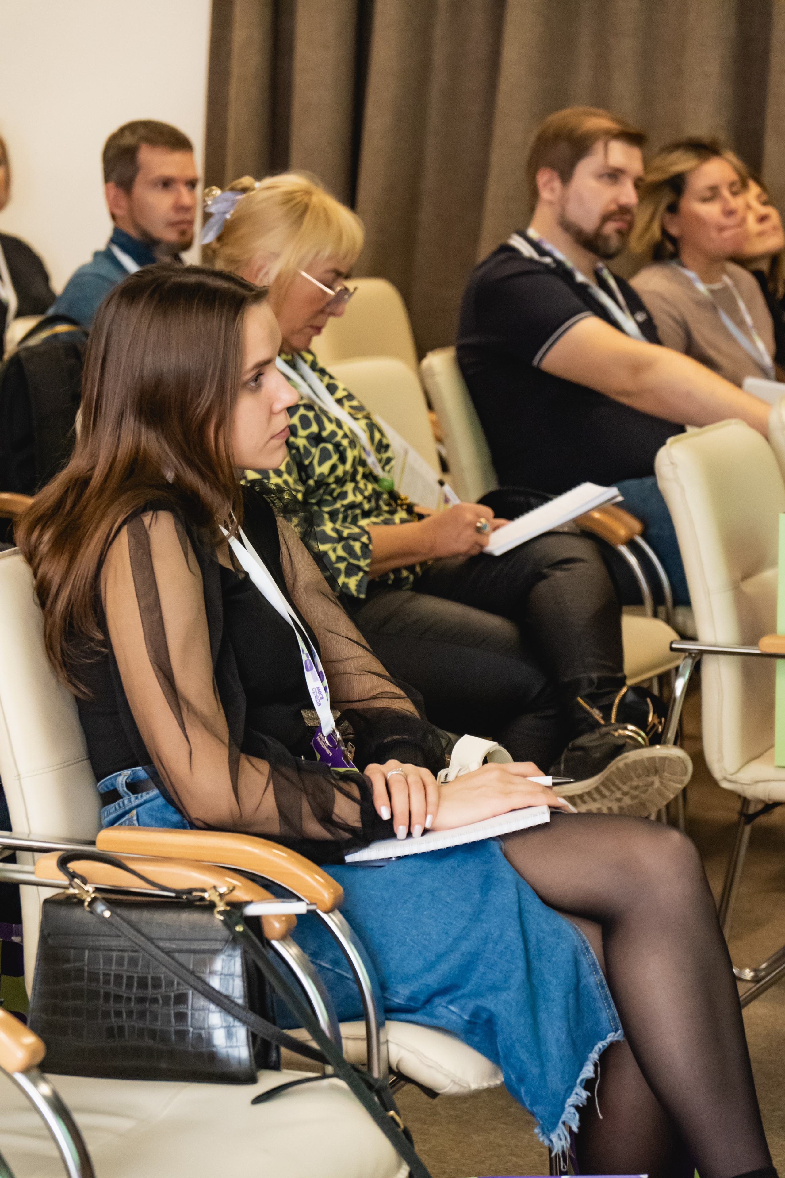 Мегасреда. Занимаюсь профессиональной фотографией и живу рядом с Байкалом. Работаю в разных жанрах