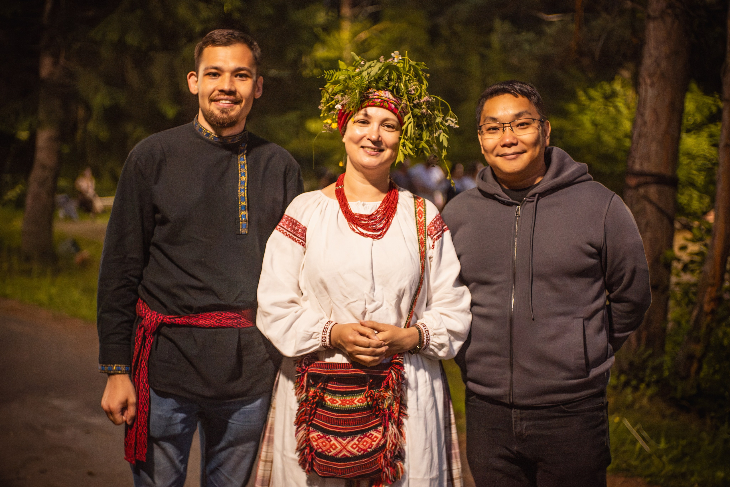 Белорусское Купалье. Занимаюсь профессиональной фотографией и живу рядом с Байкалом. Работаю в разных жанрах