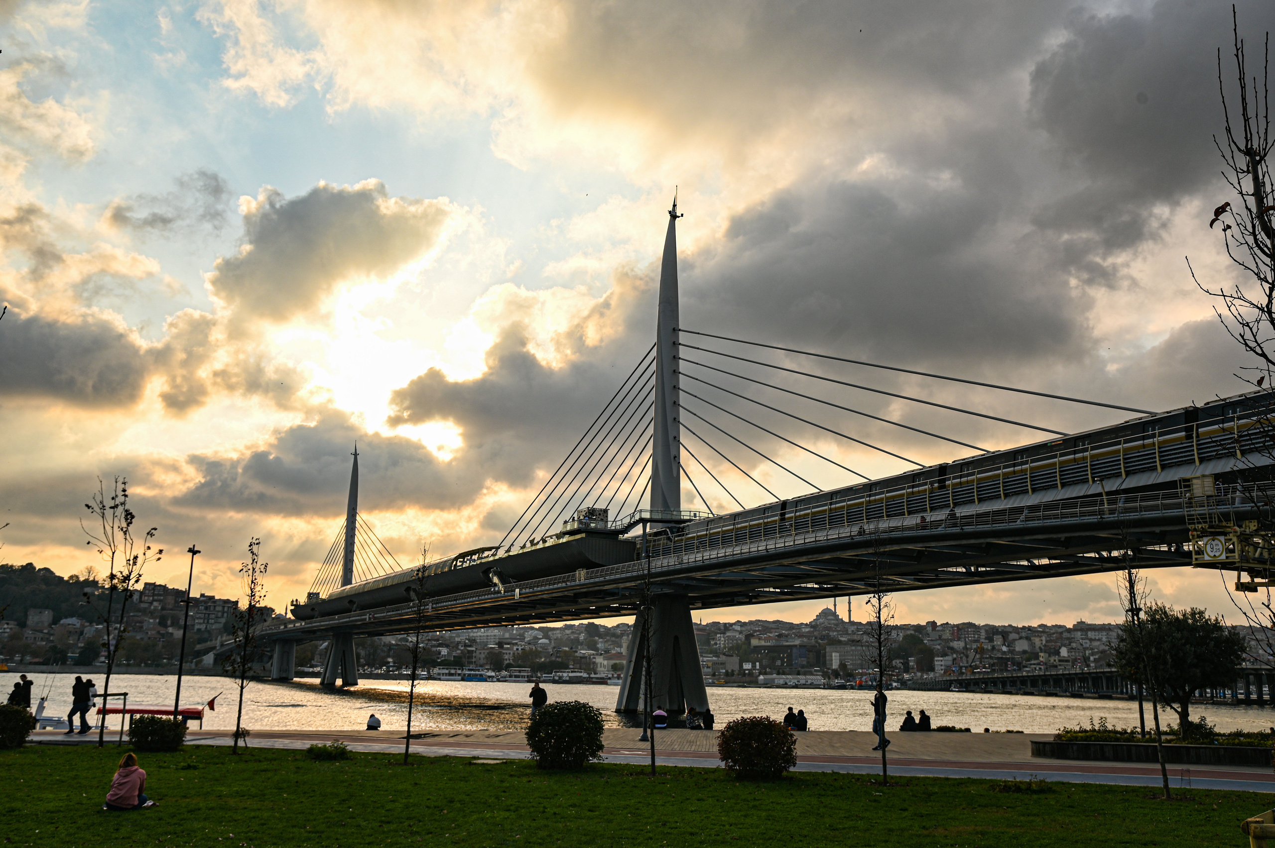 Мост Золотой Рог - вантовый мост в Стамбуле, Достопримечательности Стамбула 