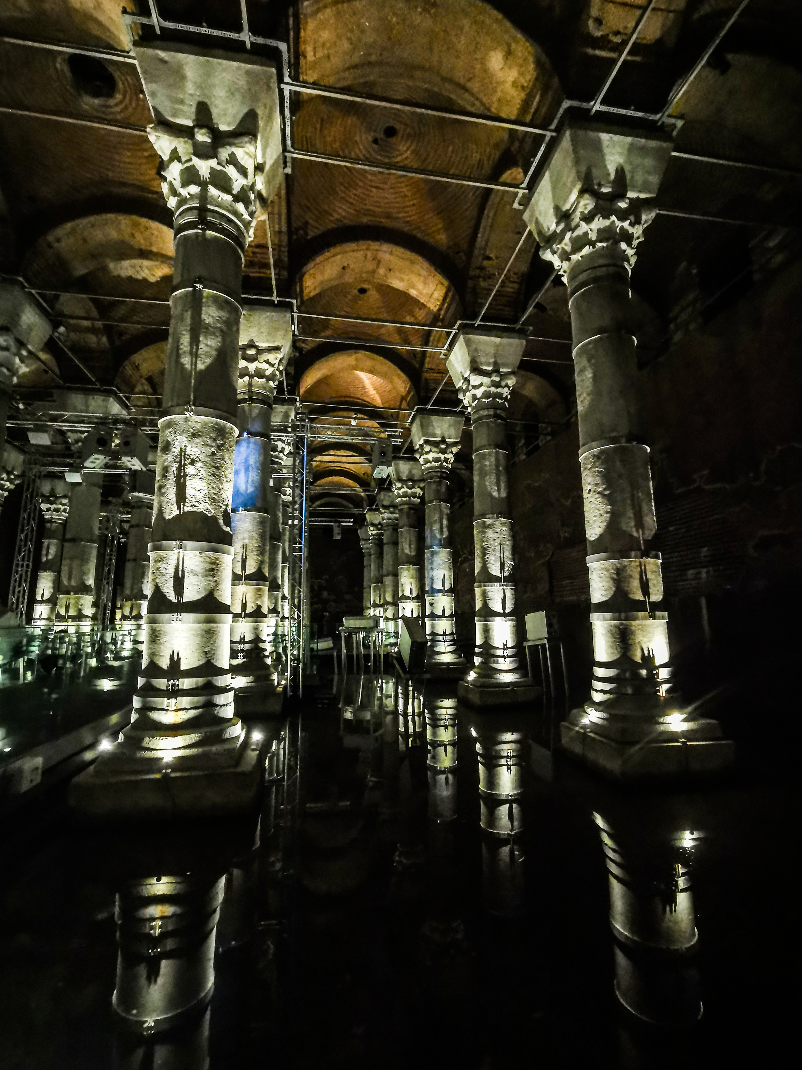 Цистерна Феодосия, лазерное шоу в подземелье, Достопримечательности Стамбула