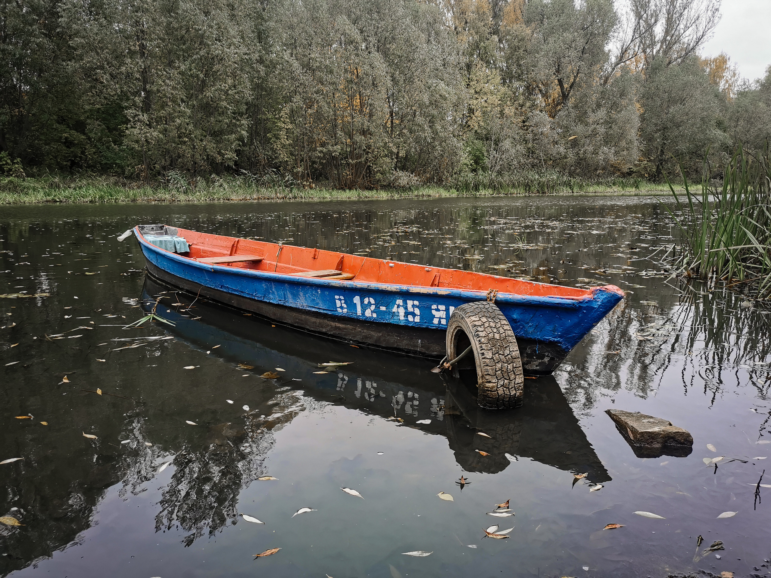 Лодка, река, лодка на озере, лодка на реке.  Достопримечательности Переславль-залесский