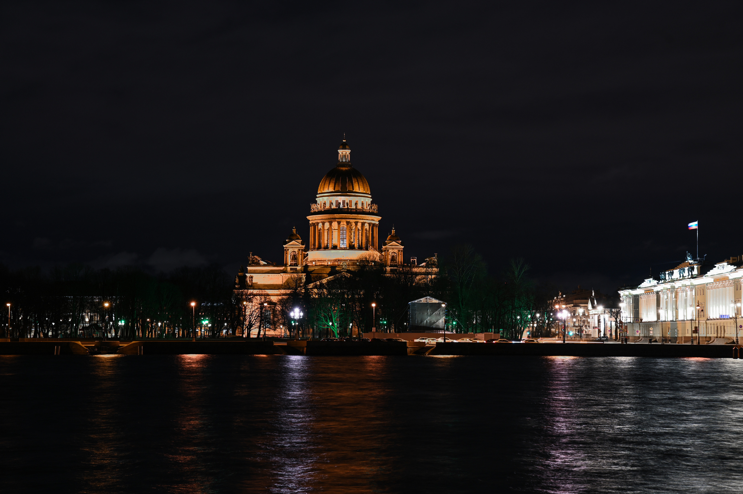Ночной Исаакиевский собор 