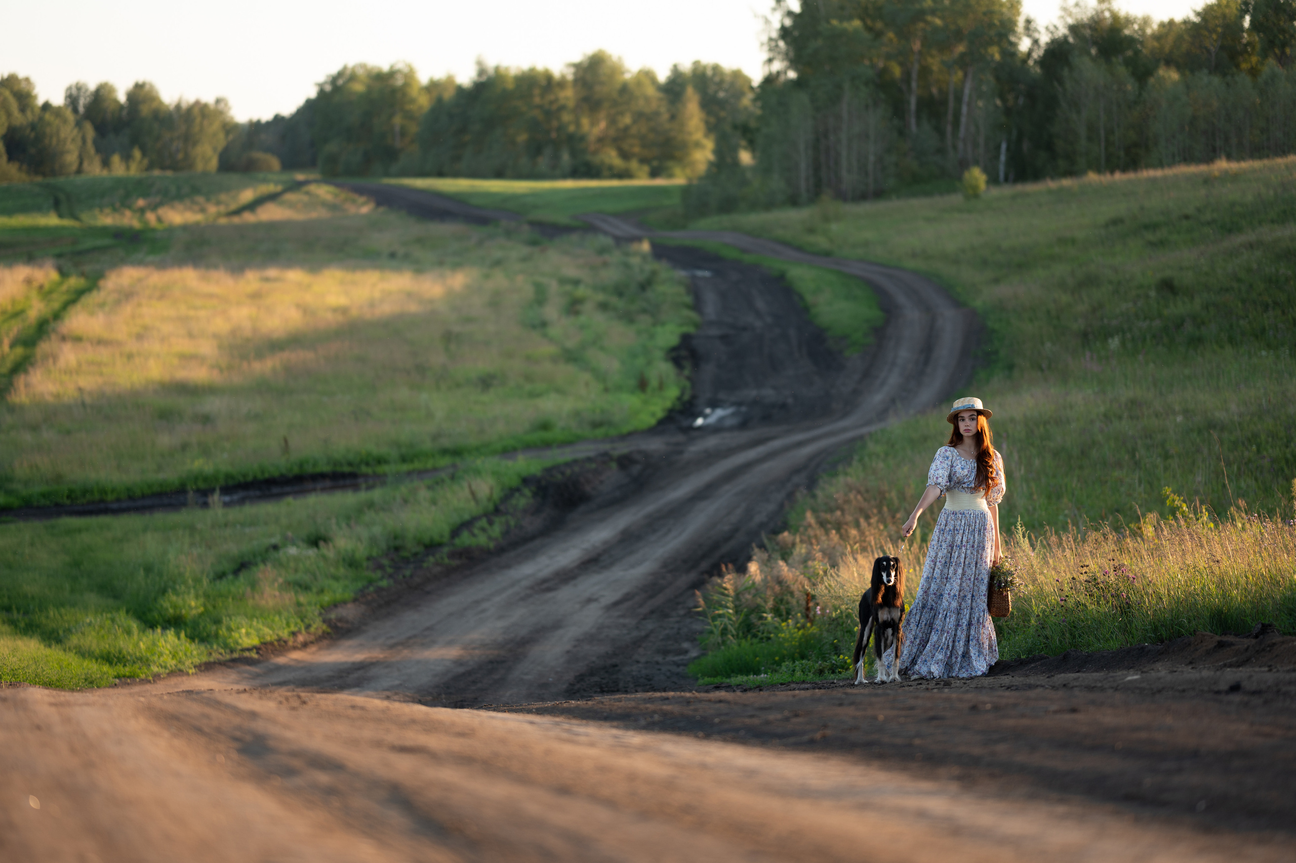 Девушка с собакой в поле как французский прованс