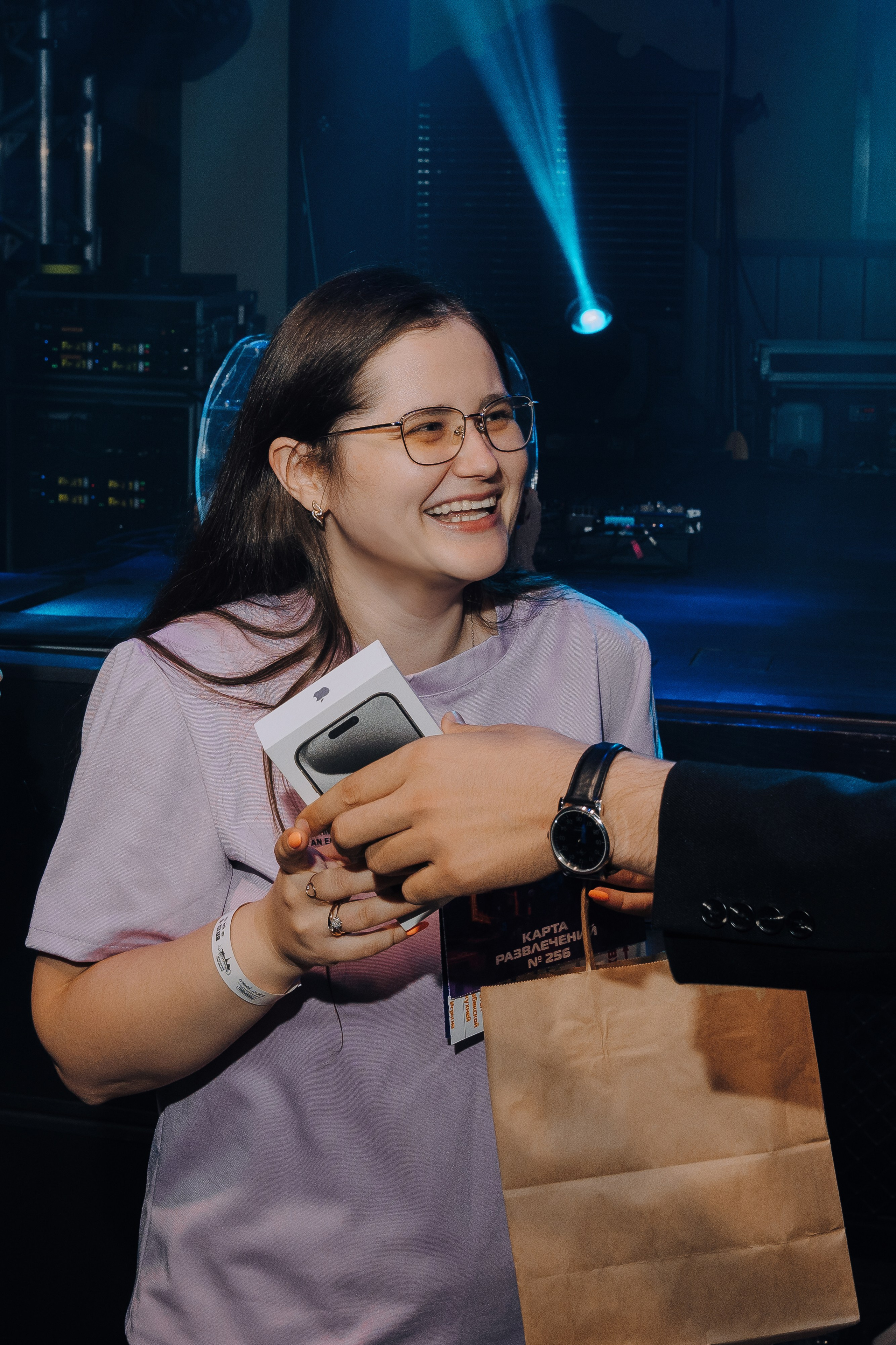 20 ЛЕТ МЕГАПОЛИС ЧЕЛЯБИНСК ХЕДЛАЙНЕР ЕЛКА. Репортажный фотограф Зуев Роман г. Челябинск