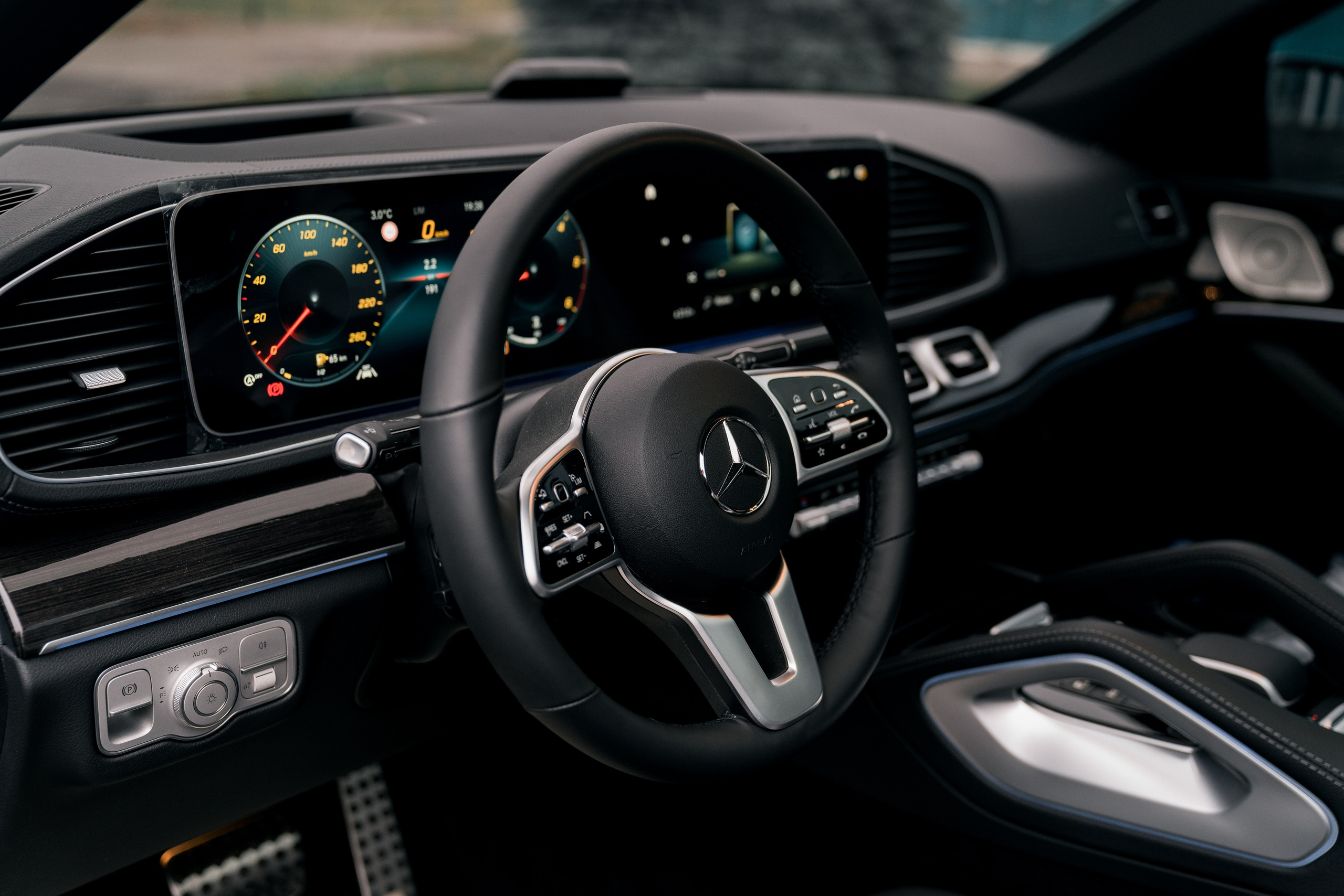 Mercedes-Benz GLE 400D. Идеальные портреты для соцсетей — Фотограф Ленар