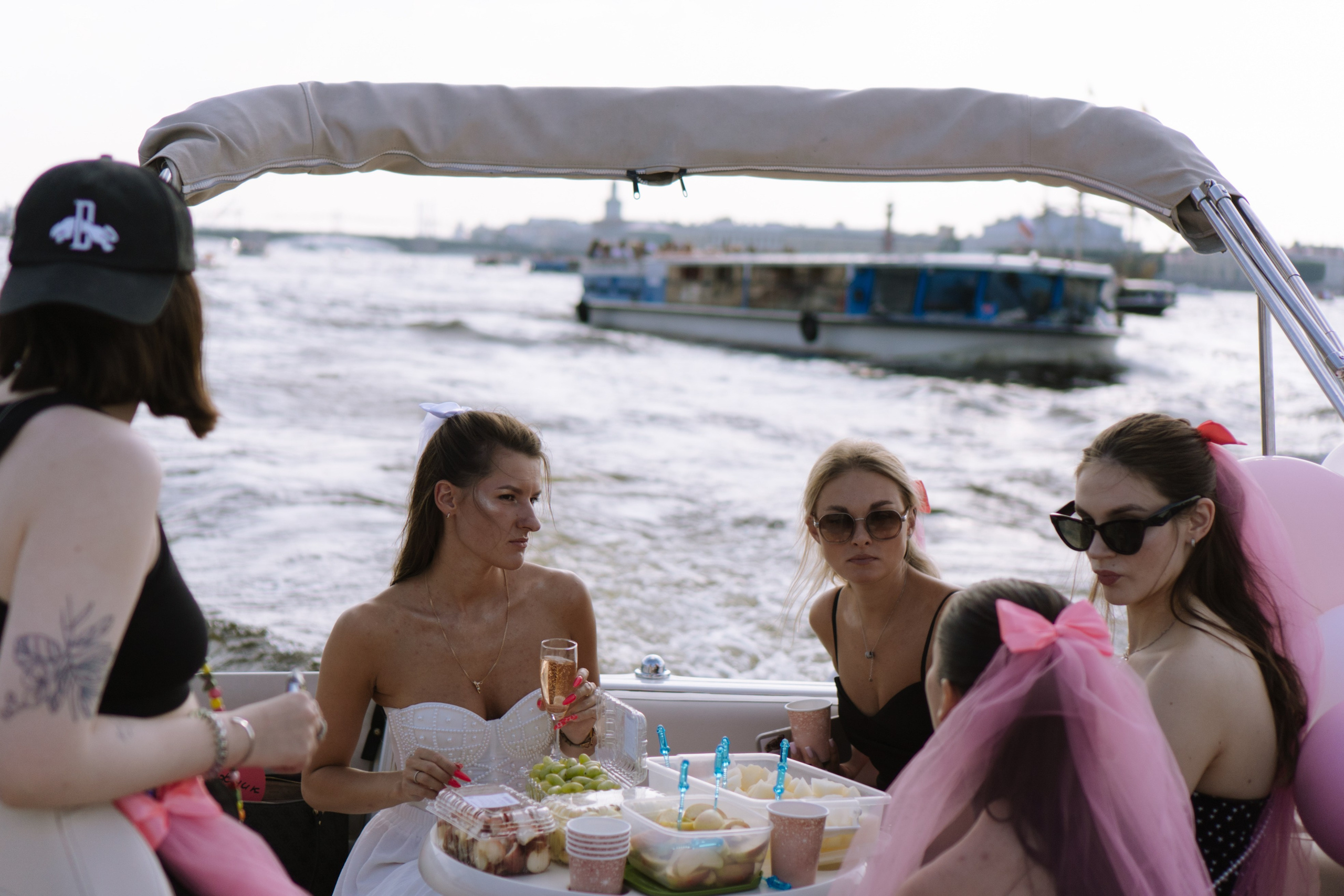 ДЕВИЧНИК НА КАТЕРЕ. Профессиональный фотограф, Санкт-Петербург — Виктория Богомолова