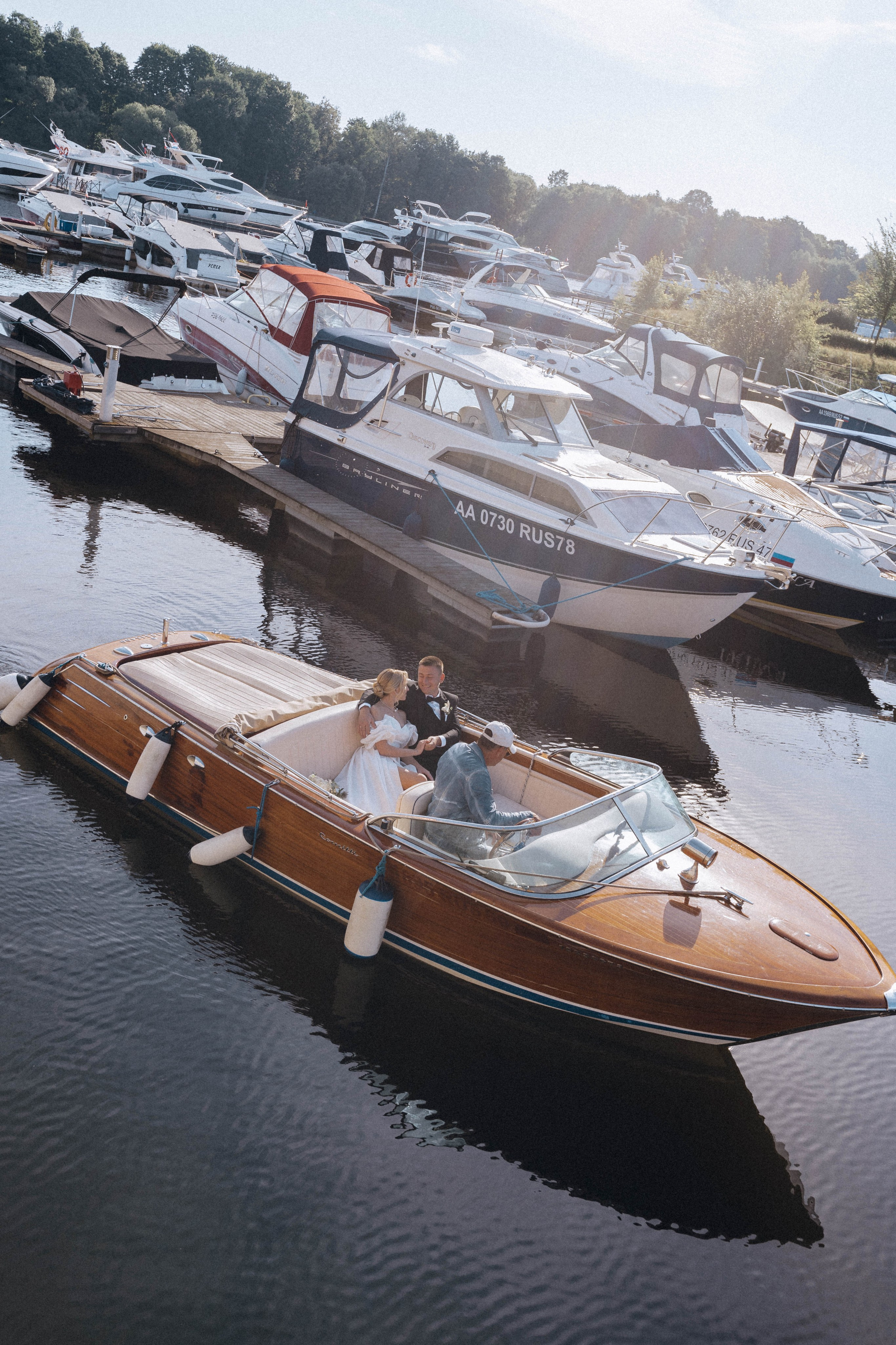 СВАДЕНБНАЯ СЬЕМКА НА КАТЕРЕ ПО КАНАЛАМ САНКТ-ПЕТЕРБУРГА И В АКВАТОРИИ НЕВЫ. Профессиональный фотограф, Санкт-Петербург — Виктория Богомолова