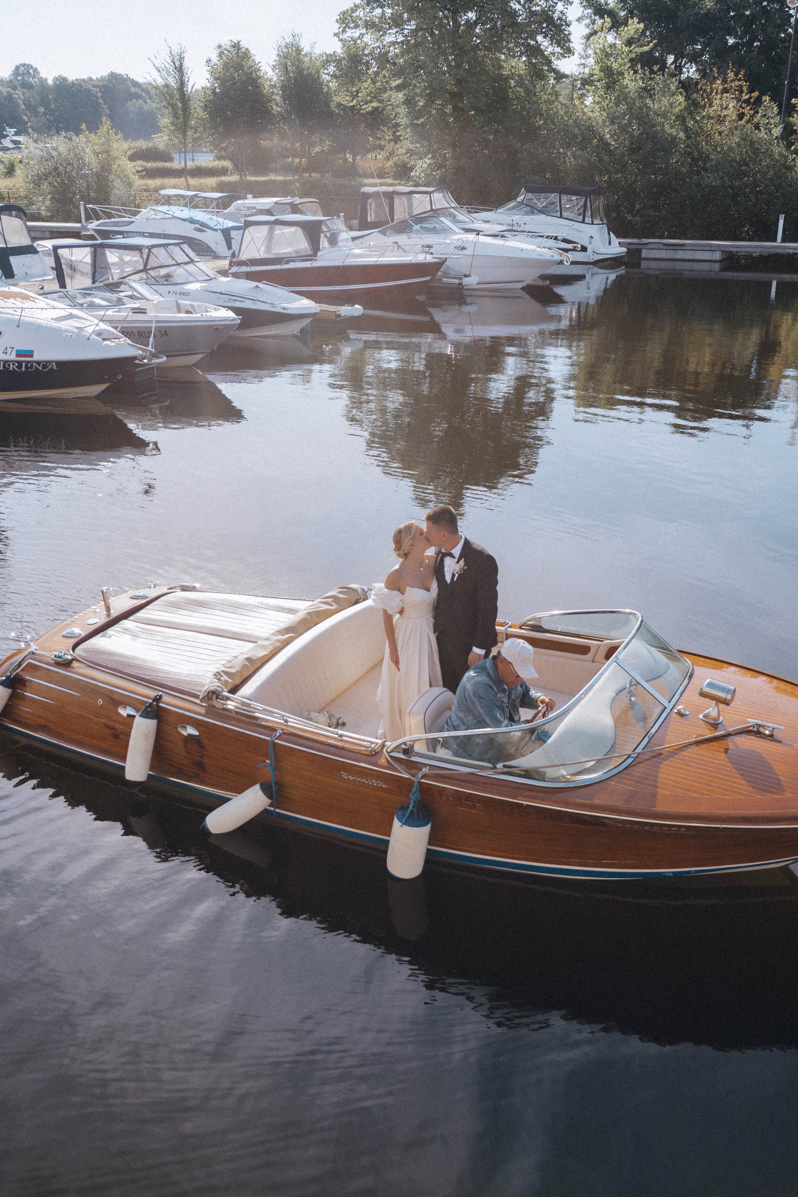 СВАДЕНБНАЯ СЬЕМКА НА КАТЕРЕ ПО КАНАЛАМ САНКТ-ПЕТЕРБУРГА И В АКВАТОРИИ НЕВЫ. Профессиональный фотограф, Санкт-Петербург — Виктория Богомолова