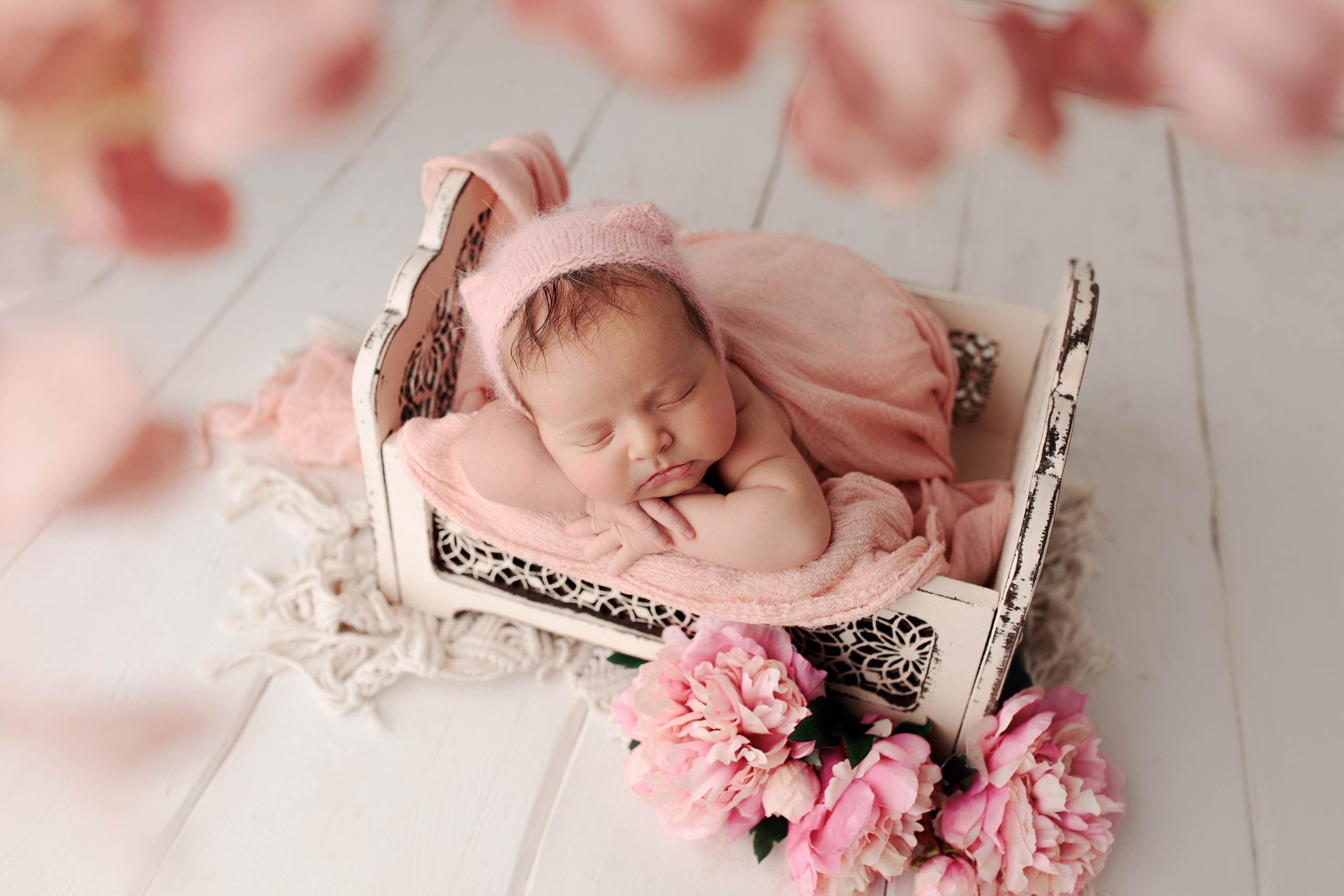 Новорожденные. Детский фотограф новорожденных Москва. годики под ключ. своя студия
